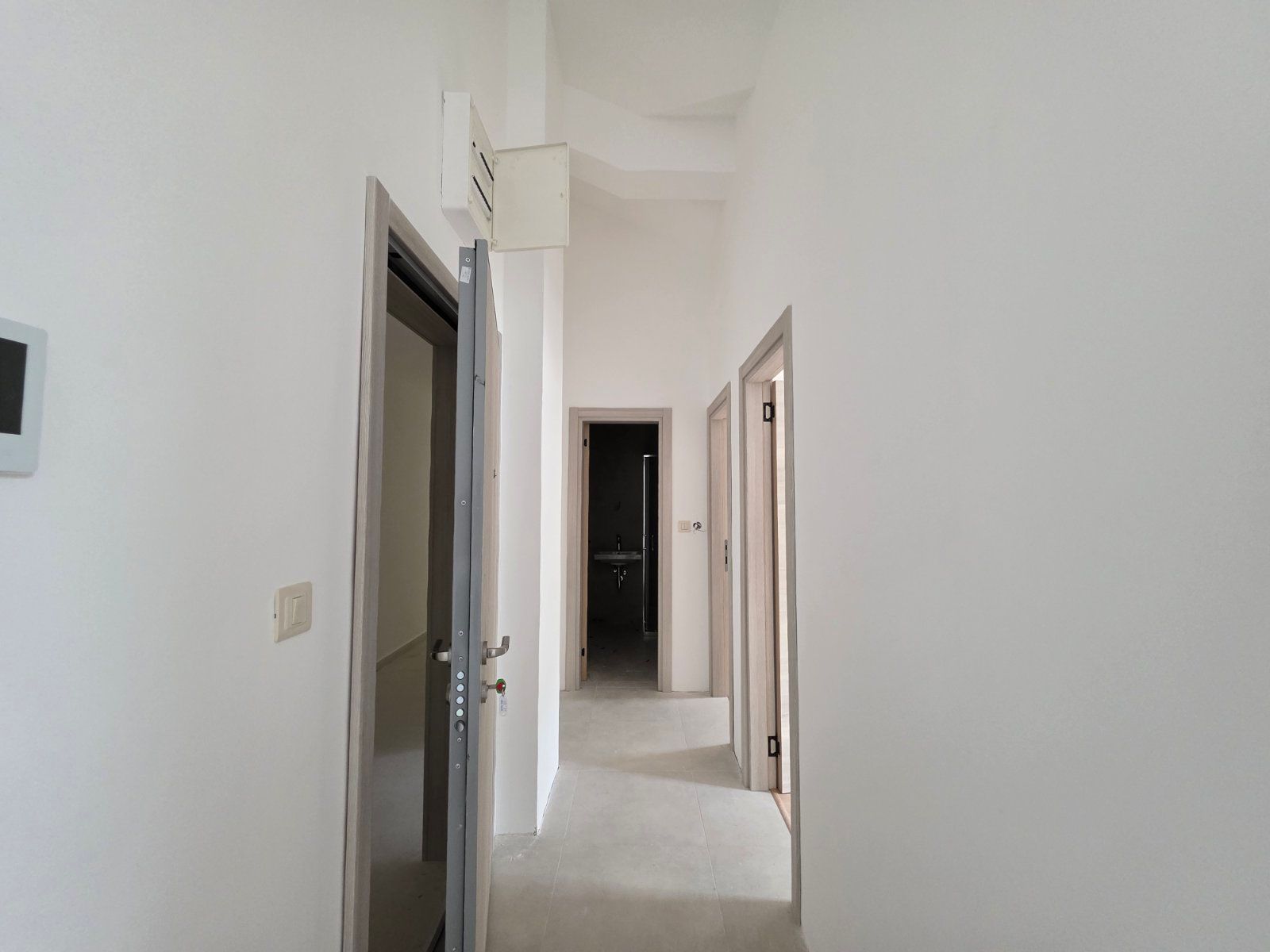 Dvosoban stan 53.10m² sa pogledom na more u novom stambeno poslovnoj zgradi-Budva,Adok - Amfora Real Estate