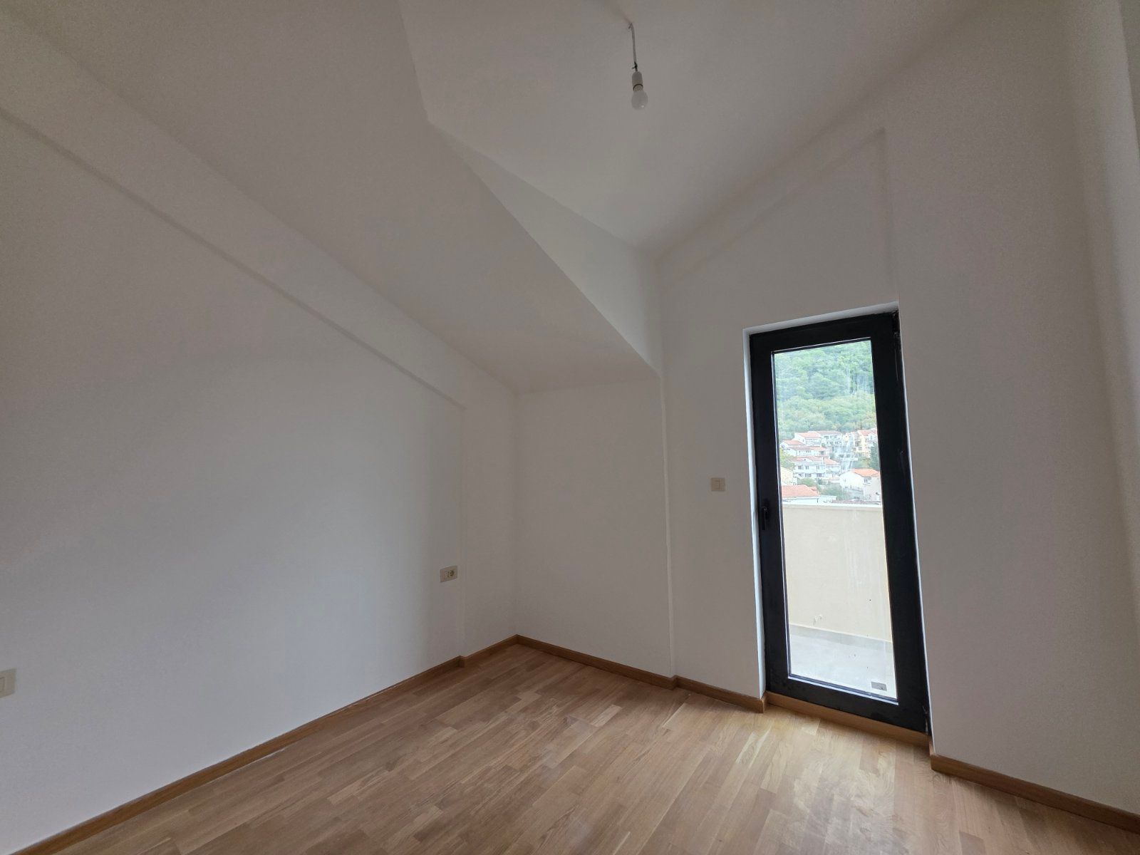 Dvosoban stan 53.10m² sa pogledom na more u novom stambeno poslovnoj zgradi-Budva,Adok - Amfora Real Estate