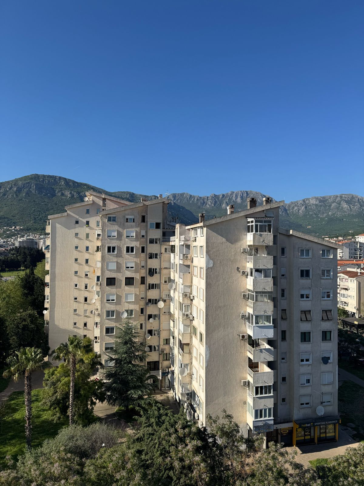 amforaproperty.com/Jednosoban stan 54m2 + 8m2 terase sa pogledom na more i grad - Bar