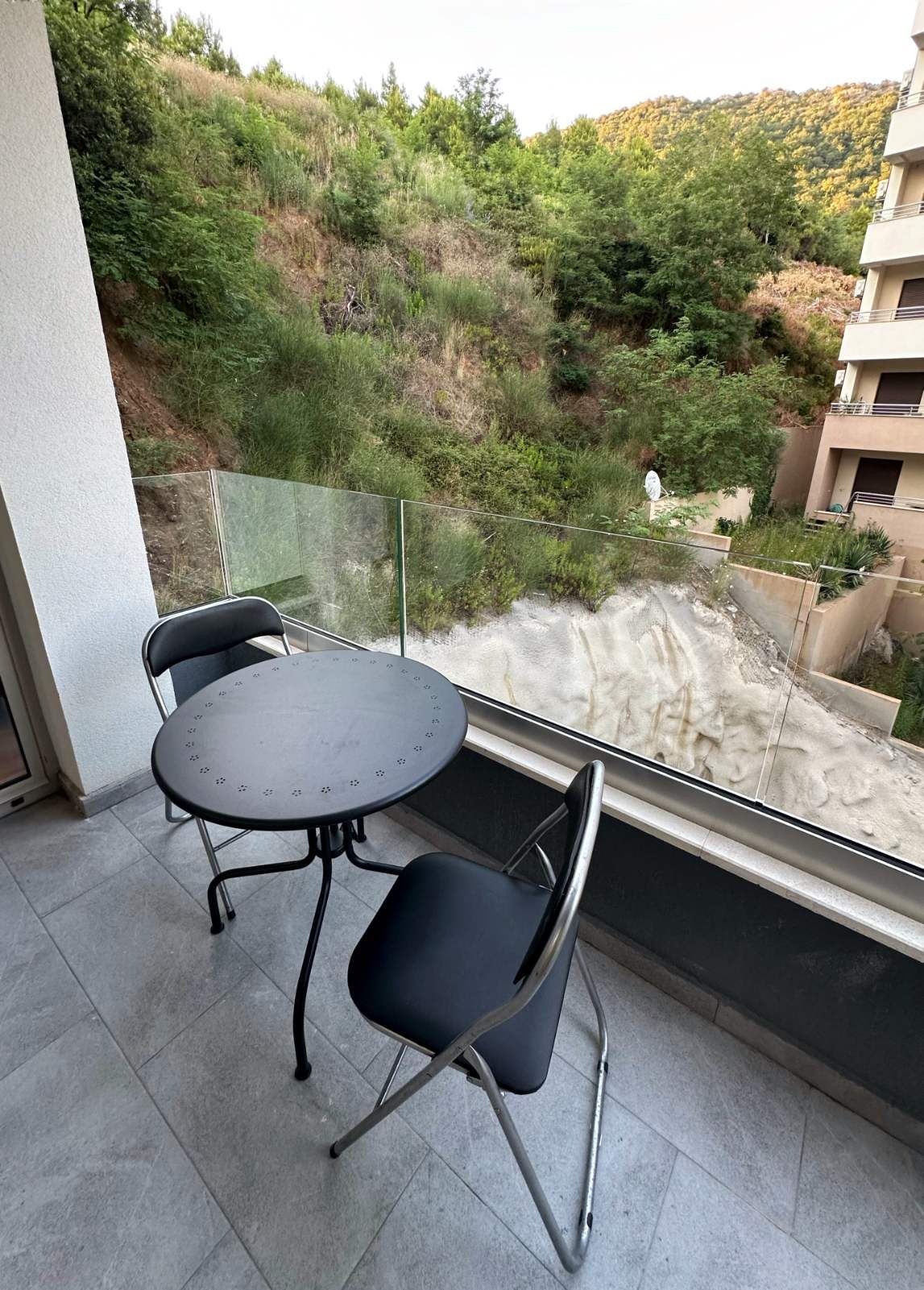 amforaproperty.com/DVOSOBAN MODERNO OPREMLJEN STAN NA ATRAKTIVNOJ LOKACIJI U BECICIMA (NA DUZI PERIOD)