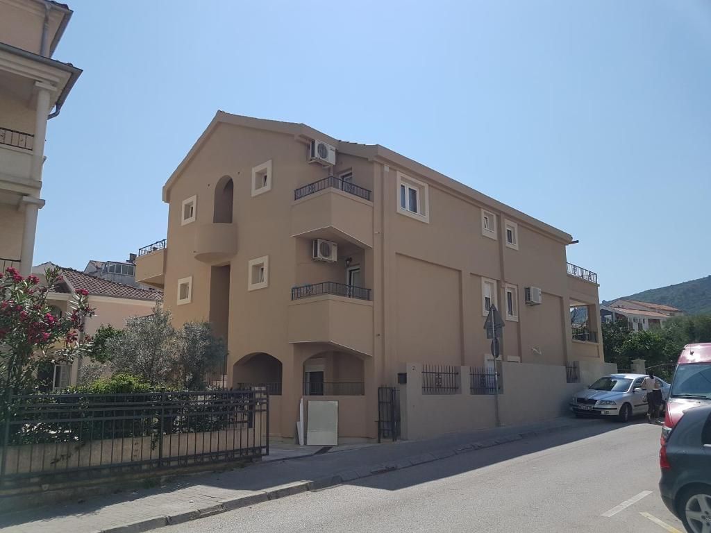 amforaproperty.com/Trospratna kuća 498m² sa placem 714m² na atraktivnoj lokaciji u Budvi – Babilonija