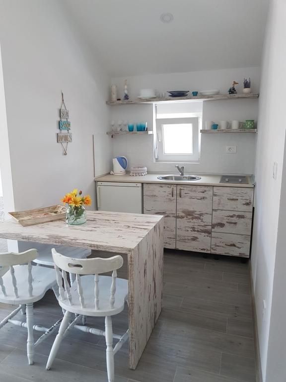 amforaproperty.com/Trospratna kuća 498m² sa placem 714m² na atraktivnoj lokaciji u Budvi – Babilonija