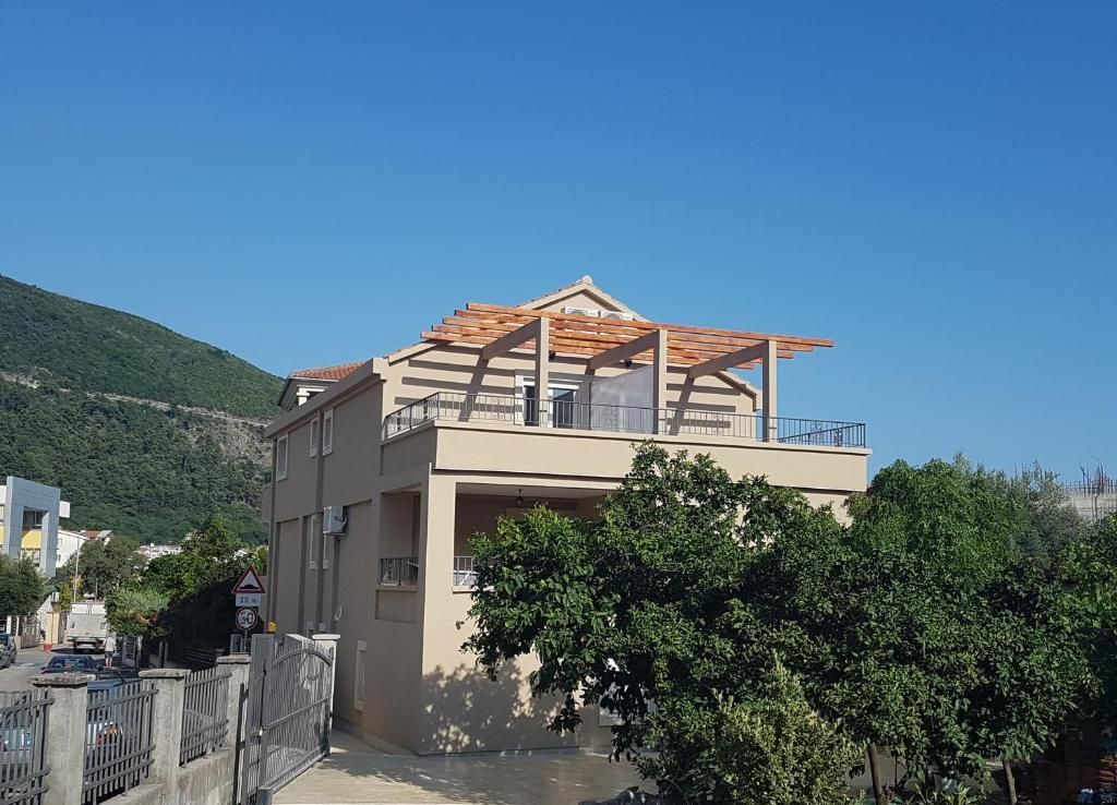 amforaproperty.com/Trospratna kuća 498m² sa placem 714m² na atraktivnoj lokaciji u Budvi – Babilonija