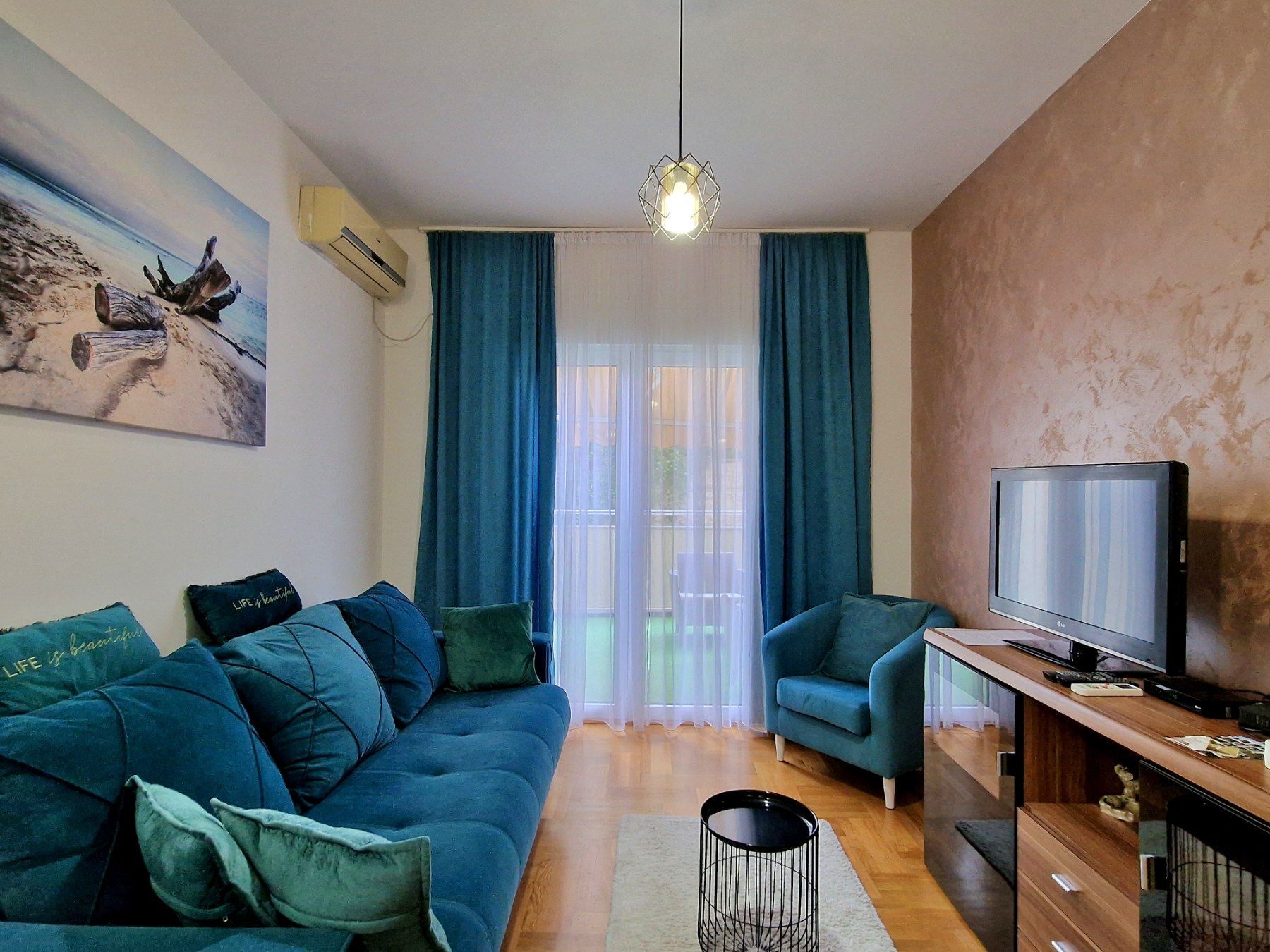 amfora/Stan na dan. Apartman Azzuro BUDVA