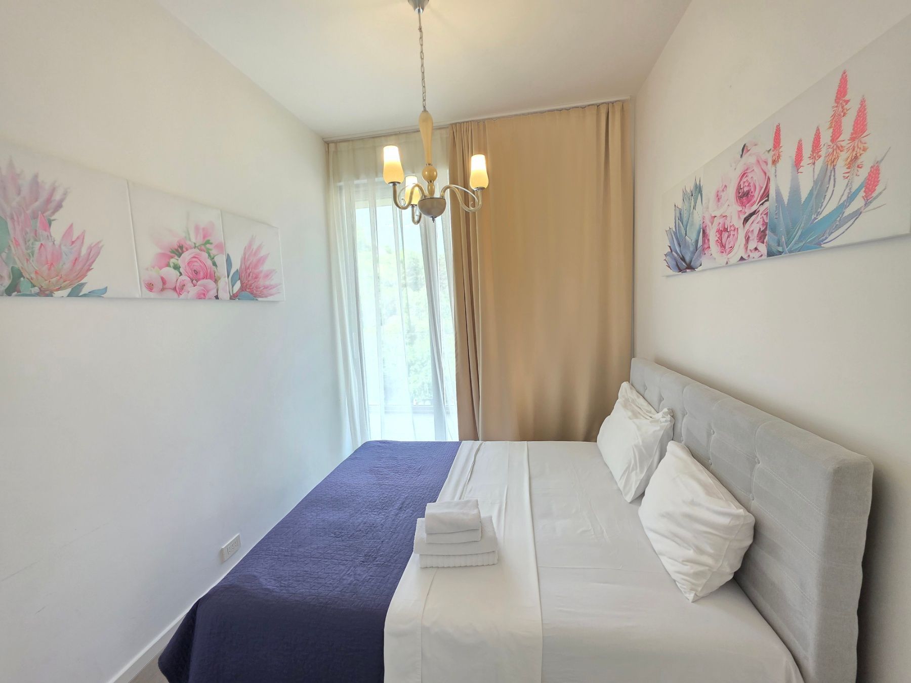 amforaproperty.com/Luksuzan opremljen penthaus 98 m² sa tri terase, pogledom na more i garažnim mestom – Bečići