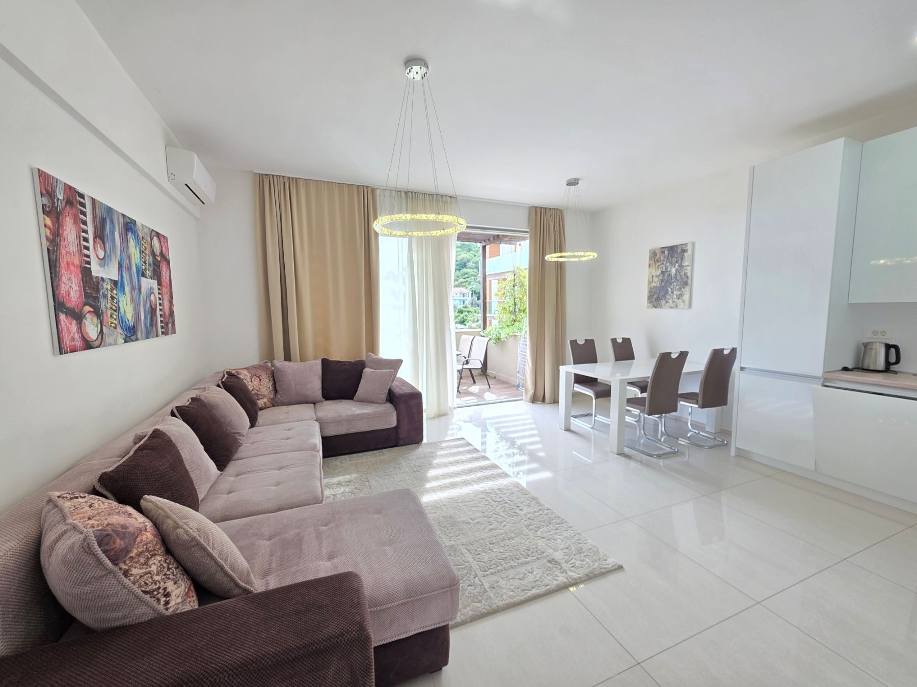 amforaproperty.com/Luksuzan opremljen penthaus 98 m² sa tri terase, pogledom na more i garažnim mestom – Bečići