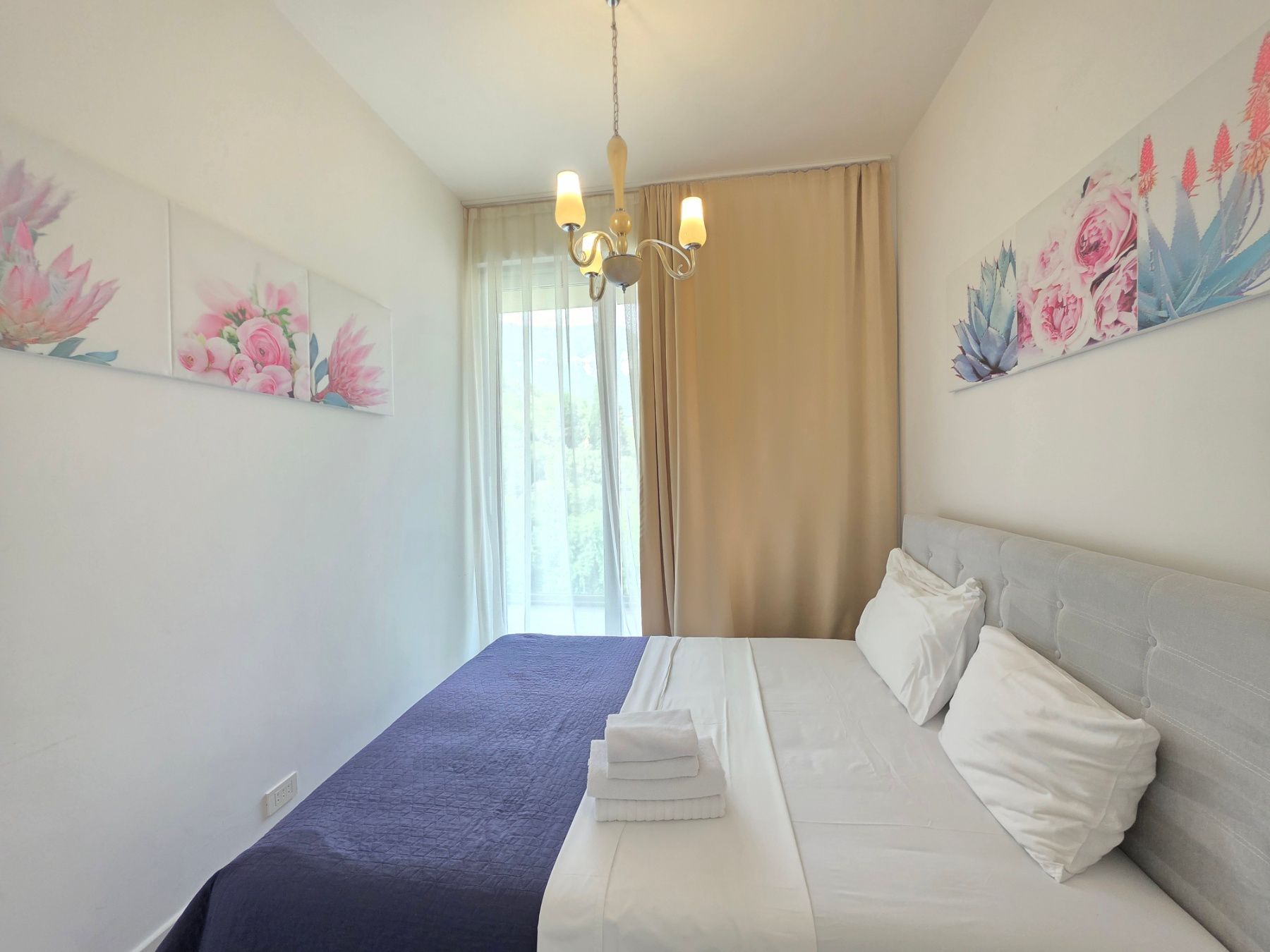 amforaproperty.com/Luksuzan opremljen penthaus 98 m² sa tri terase, pogledom na more i garažnim mestom – Bečići