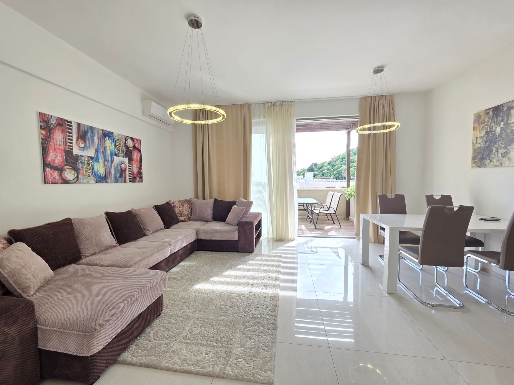 amforaproperty.com/Luksuzan opremljen penthaus 98 m² sa tri terase, pogledom na more i garažnim mestom – Bečići
