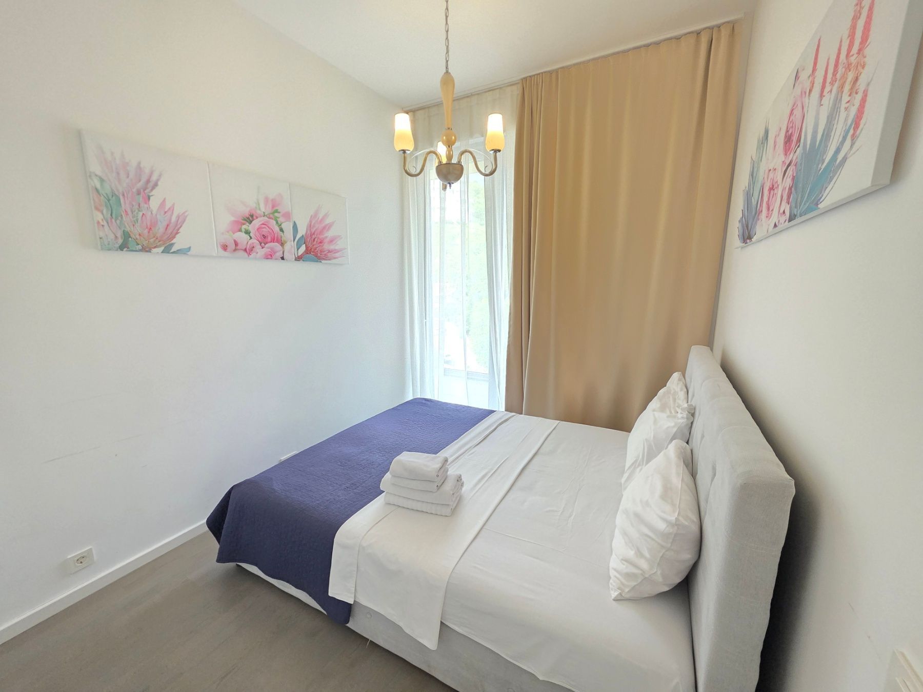 amforaproperty.com/Luksuzan opremljen penthaus 98 m² sa tri terase, pogledom na more i garažnim mestom – Bečići