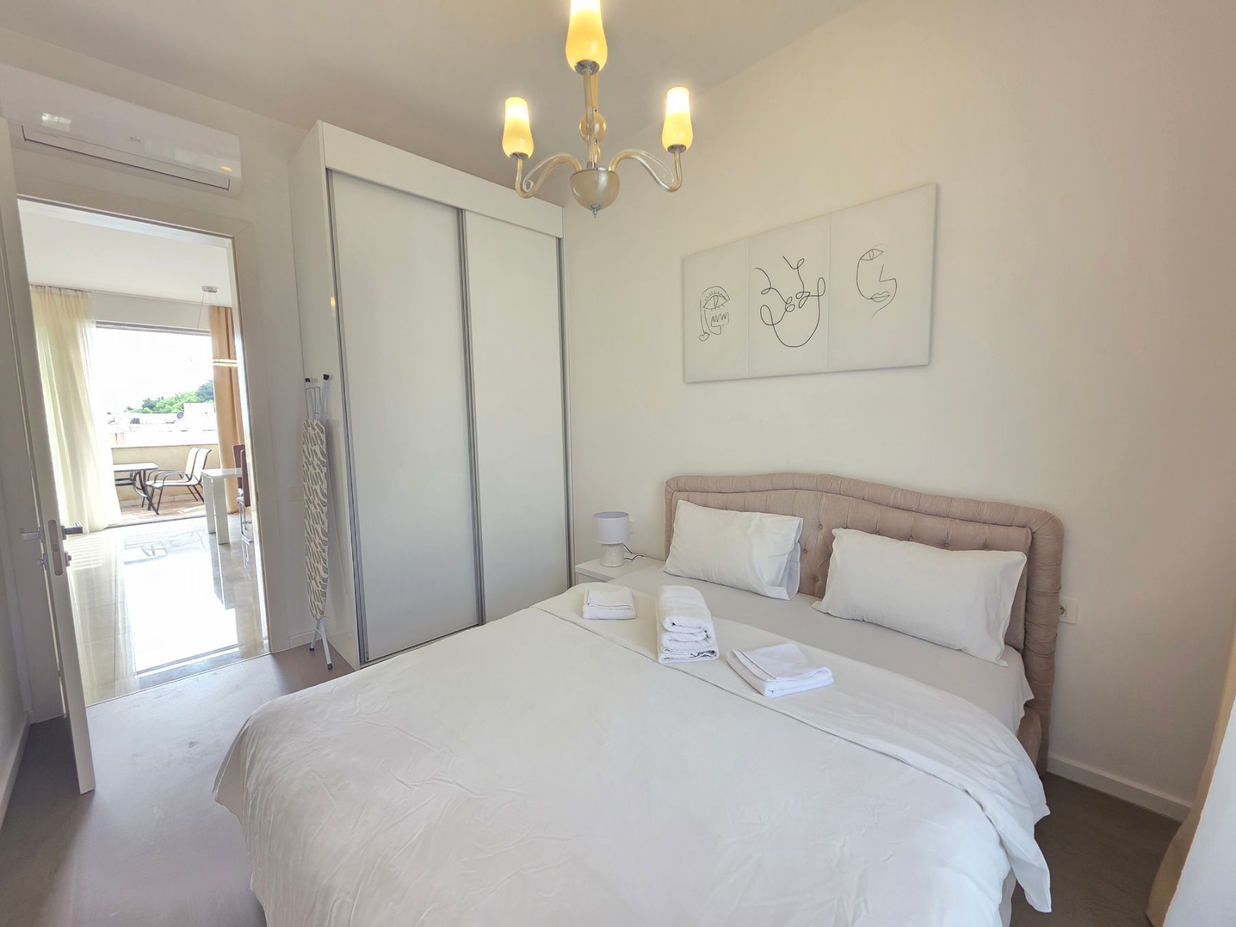 amforaproperty.com/Luksuzan opremljen penthaus 98 m² sa tri terase, pogledom na more i garažnim mestom – Bečići