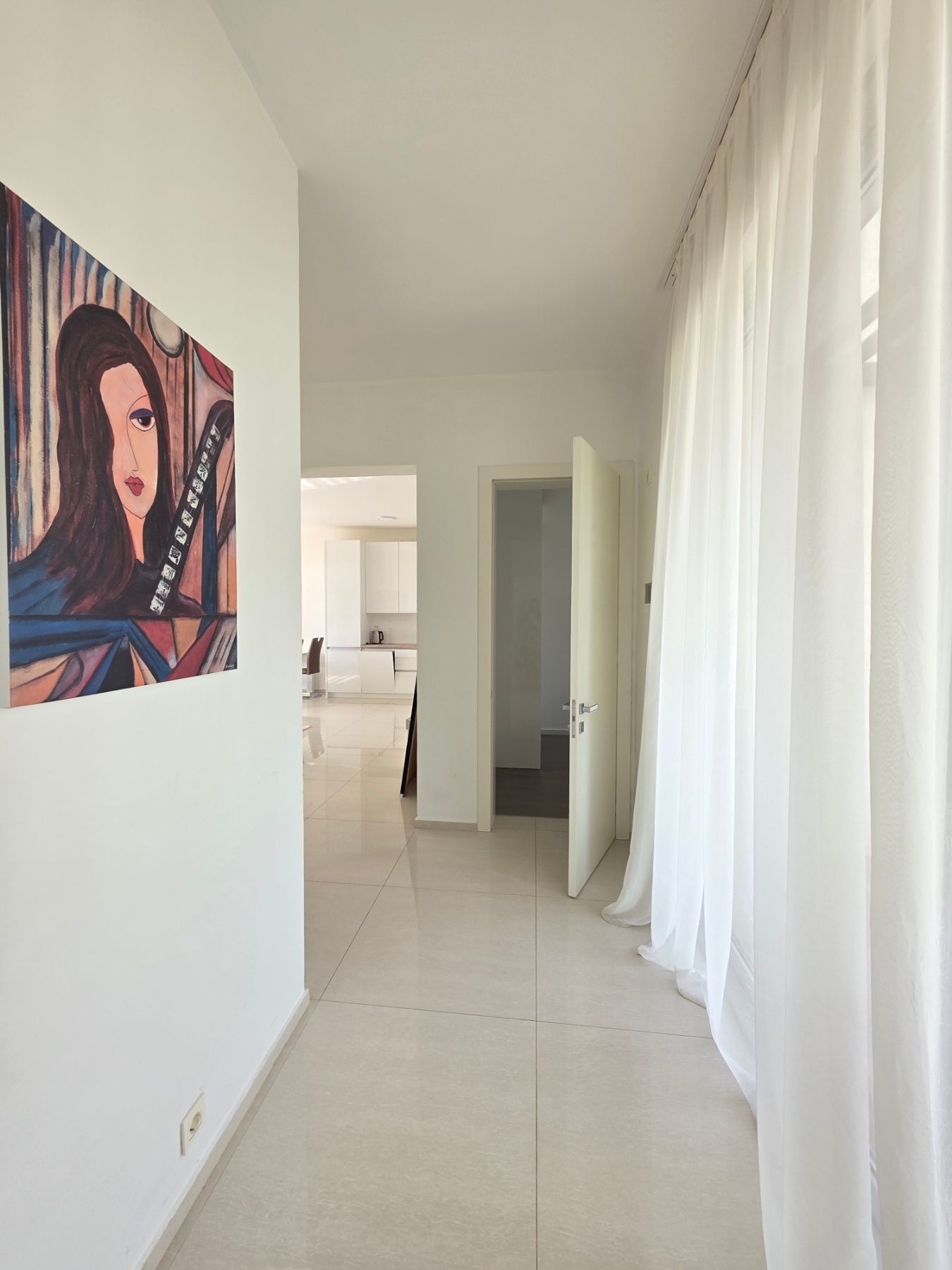 amforaproperty.com/Luksuzan opremljen penthaus 98 m² sa tri terase, pogledom na more i garažnim mestom – Bečići