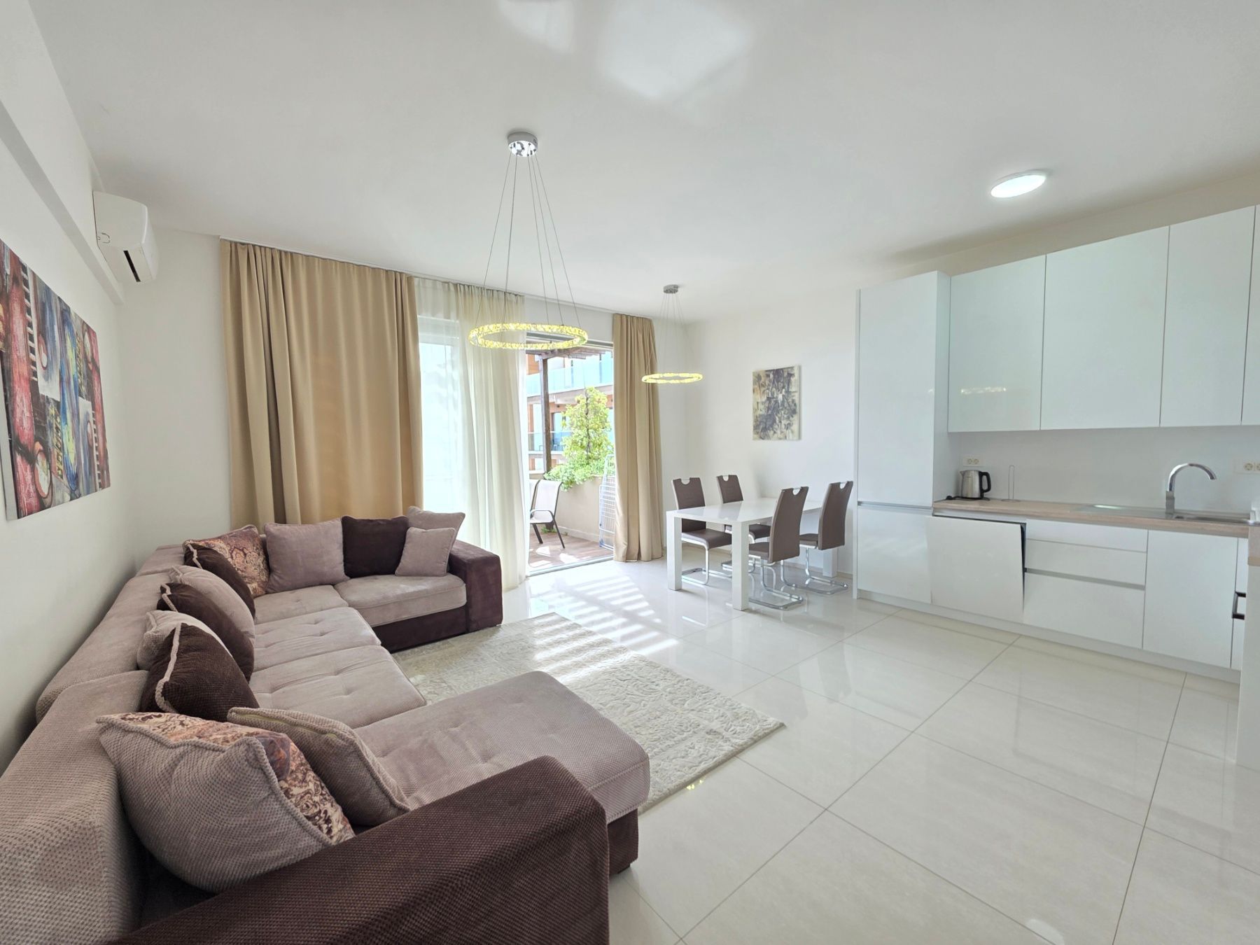 amforaproperty.com/Luksuzan opremljen penthaus 98 m² sa tri terase, pogledom na more i garažnim mestom – Bečići