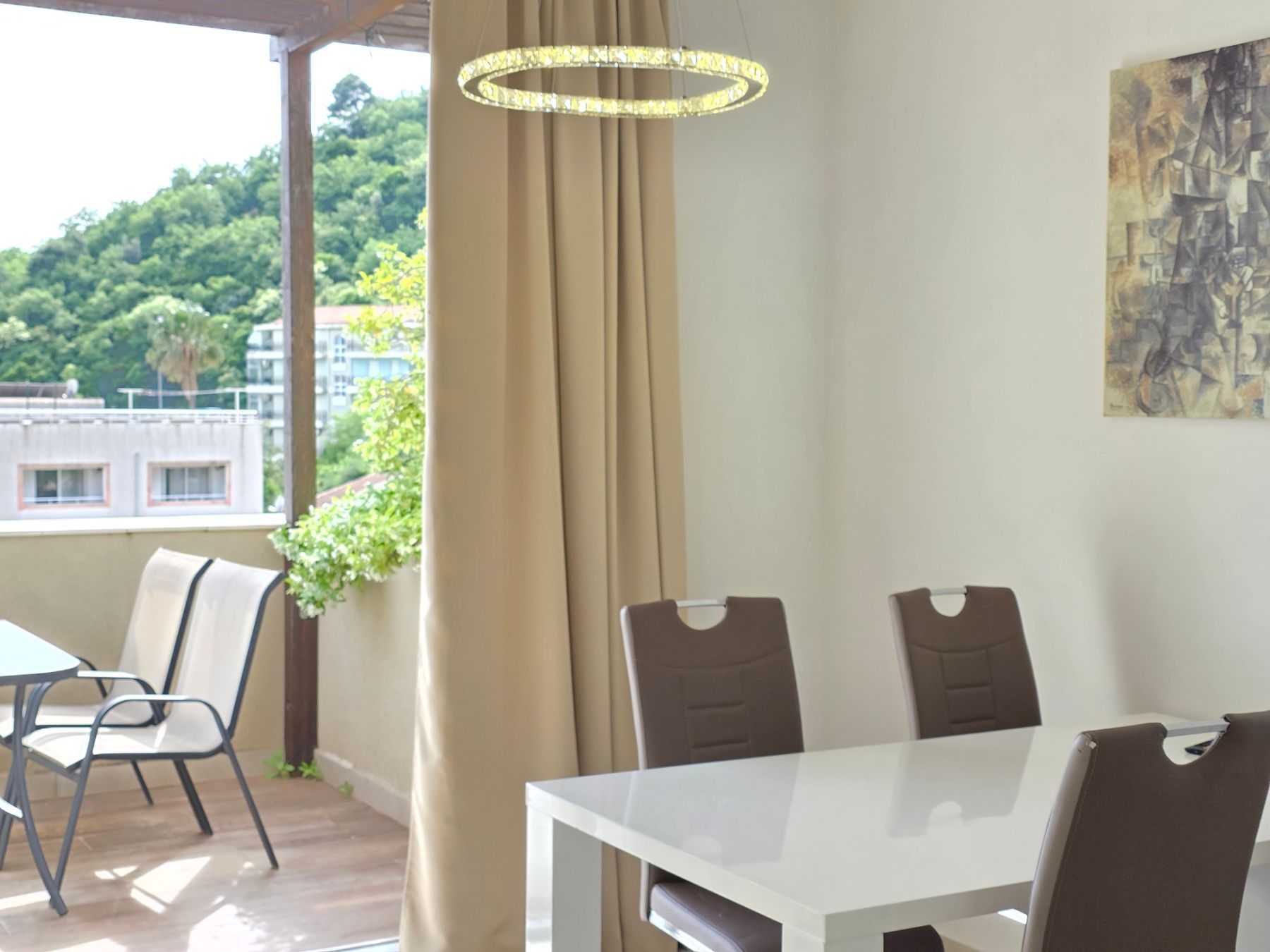 amforaproperty.com/Luksuzan opremljen penthaus 98 m² sa tri terase, pogledom na more i garažnim mestom – Bečići
