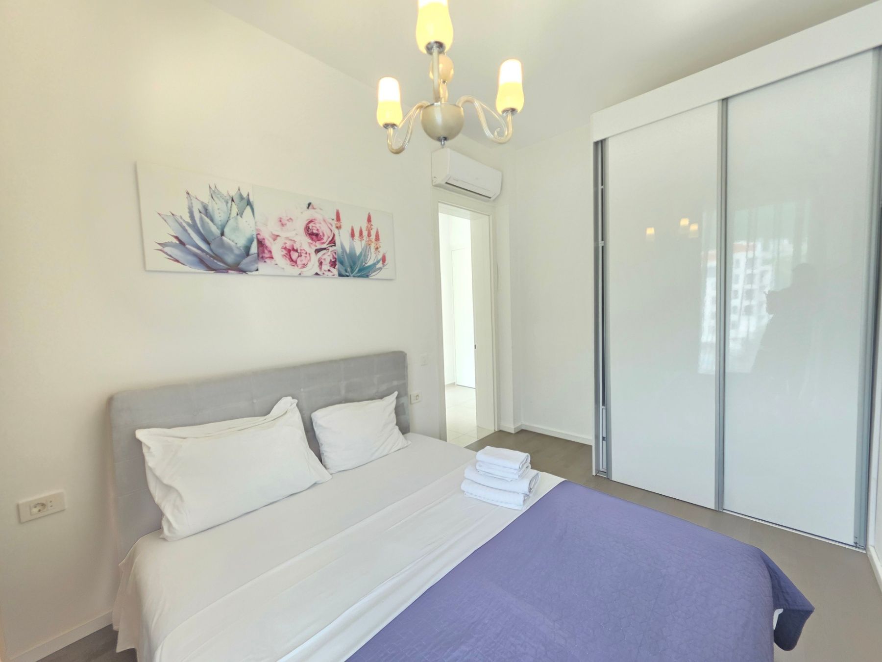 amforaproperty.com/Luksuzan opremljen penthaus 98 m² sa tri terase, pogledom na more i garažnim mestom – Bečići