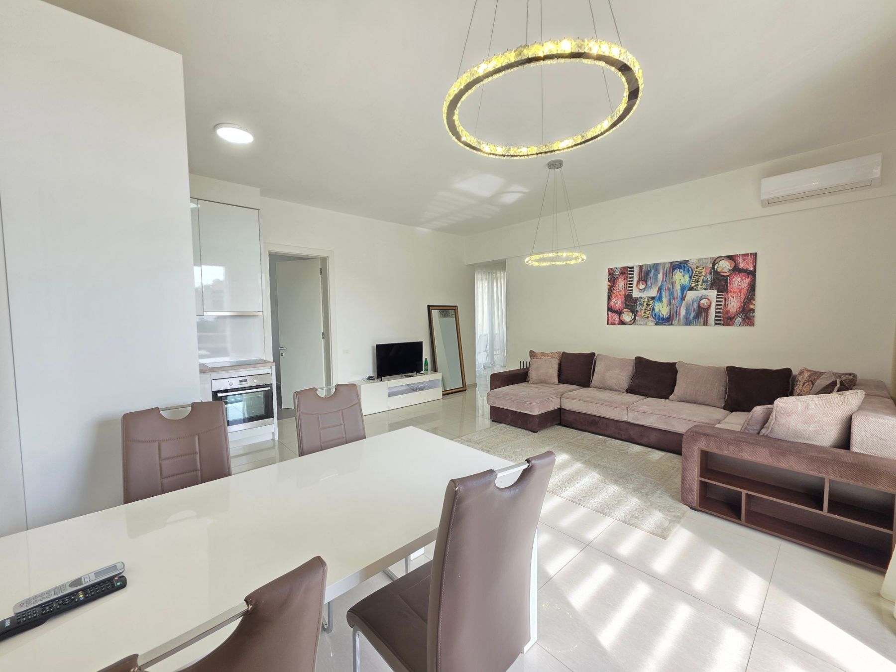 amforaproperty.com/Luksuzan opremljen penthaus 98 m² sa tri terase, pogledom na more i garažnim mestom – Bečići