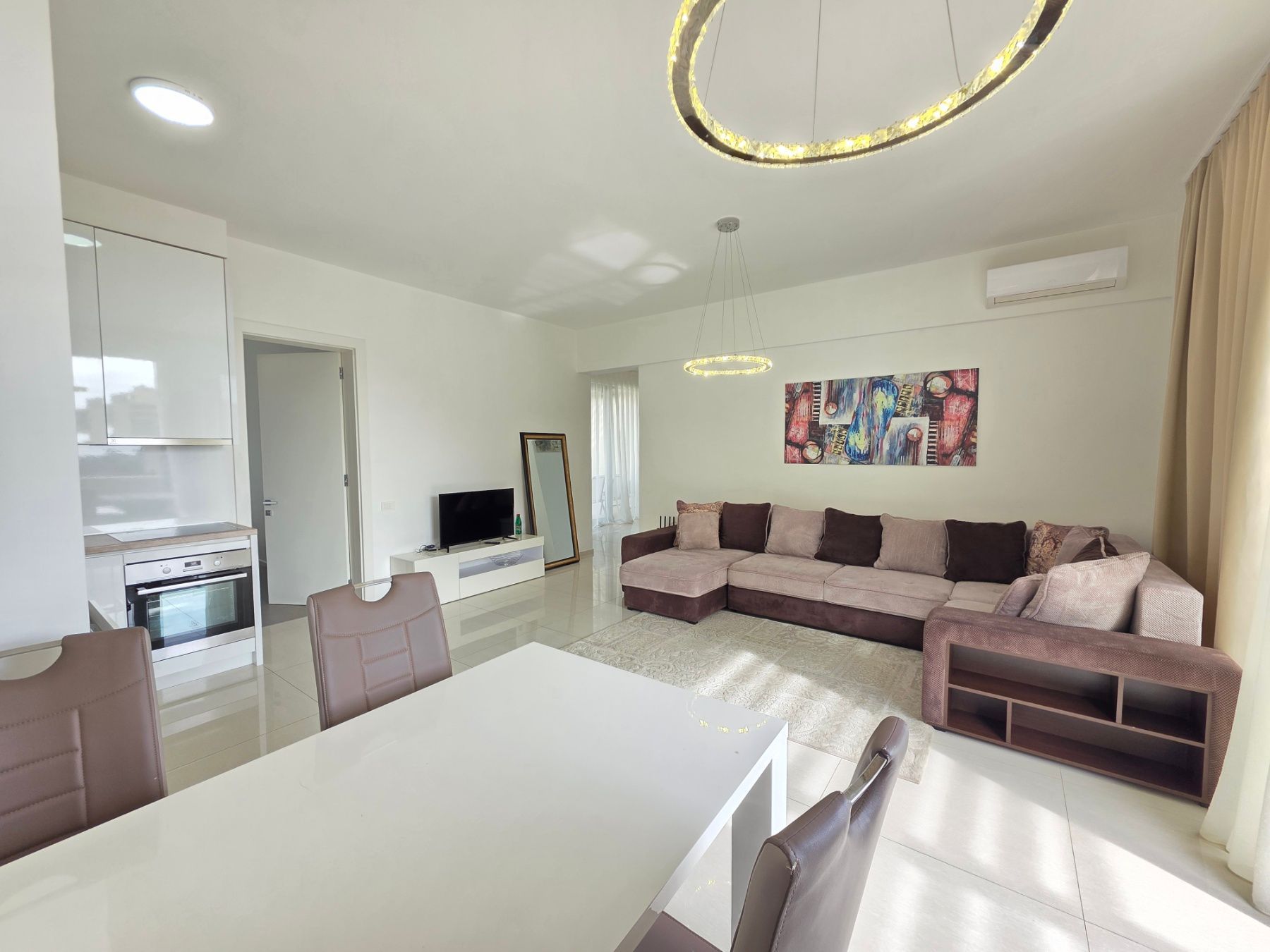 amforaproperty.com/Luksuzan opremljen penthaus 98 m² sa tri terase, pogledom na more i garažnim mestom – Bečići