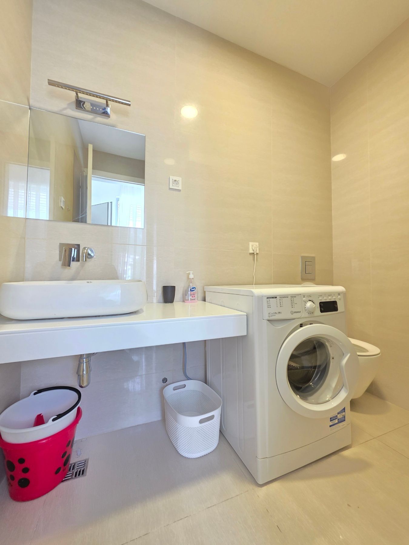 amforaproperty.com/Luksuzan opremljen penthaus 98 m² sa tri terase, pogledom na more i garažnim mestom – Bečići