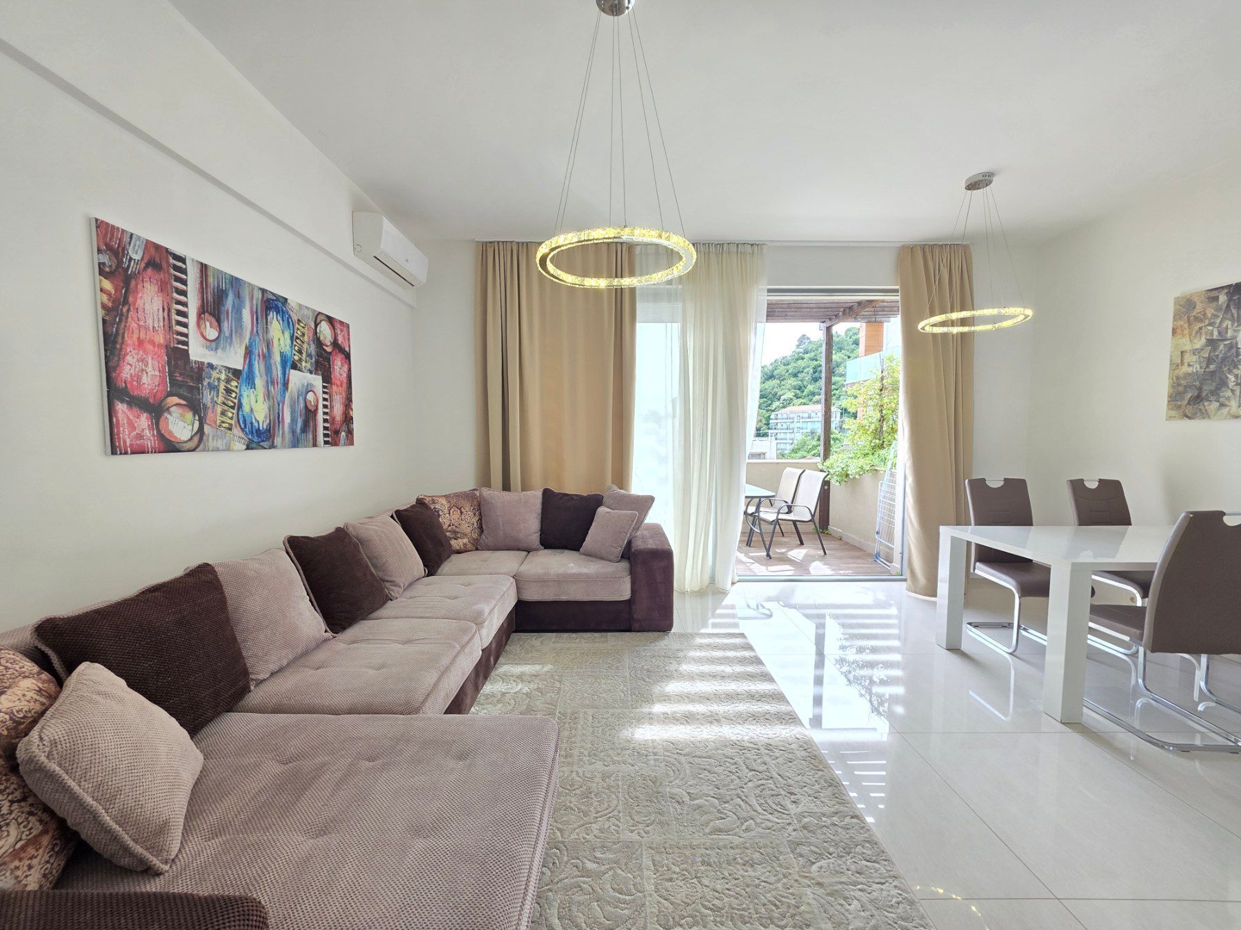 amforaproperty.com/Luksuzan opremljen penthaus 98 m² sa tri terase, pogledom na more i garažnim mestom – Bečići