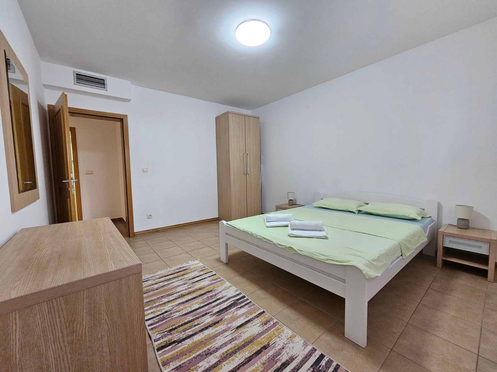 amforaproperty.com/Dvosoban namesten stan 90m2 sa pogledom na more na atraktivnoj lokaciji -Becici