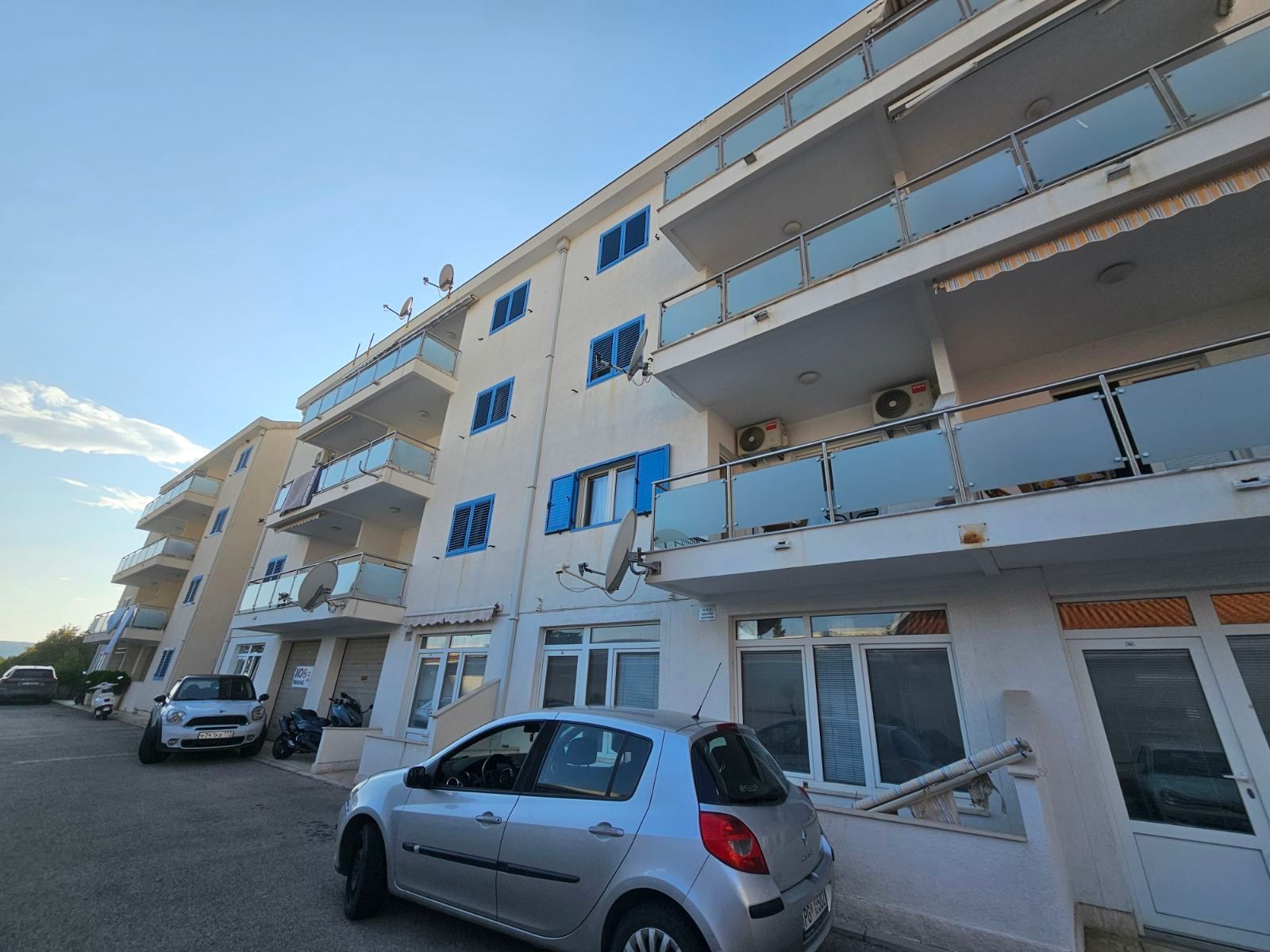 amforaproperty.com/Dvosoban namesten stan 90m2 sa pogledom na more na atraktivnoj lokaciji -Becici