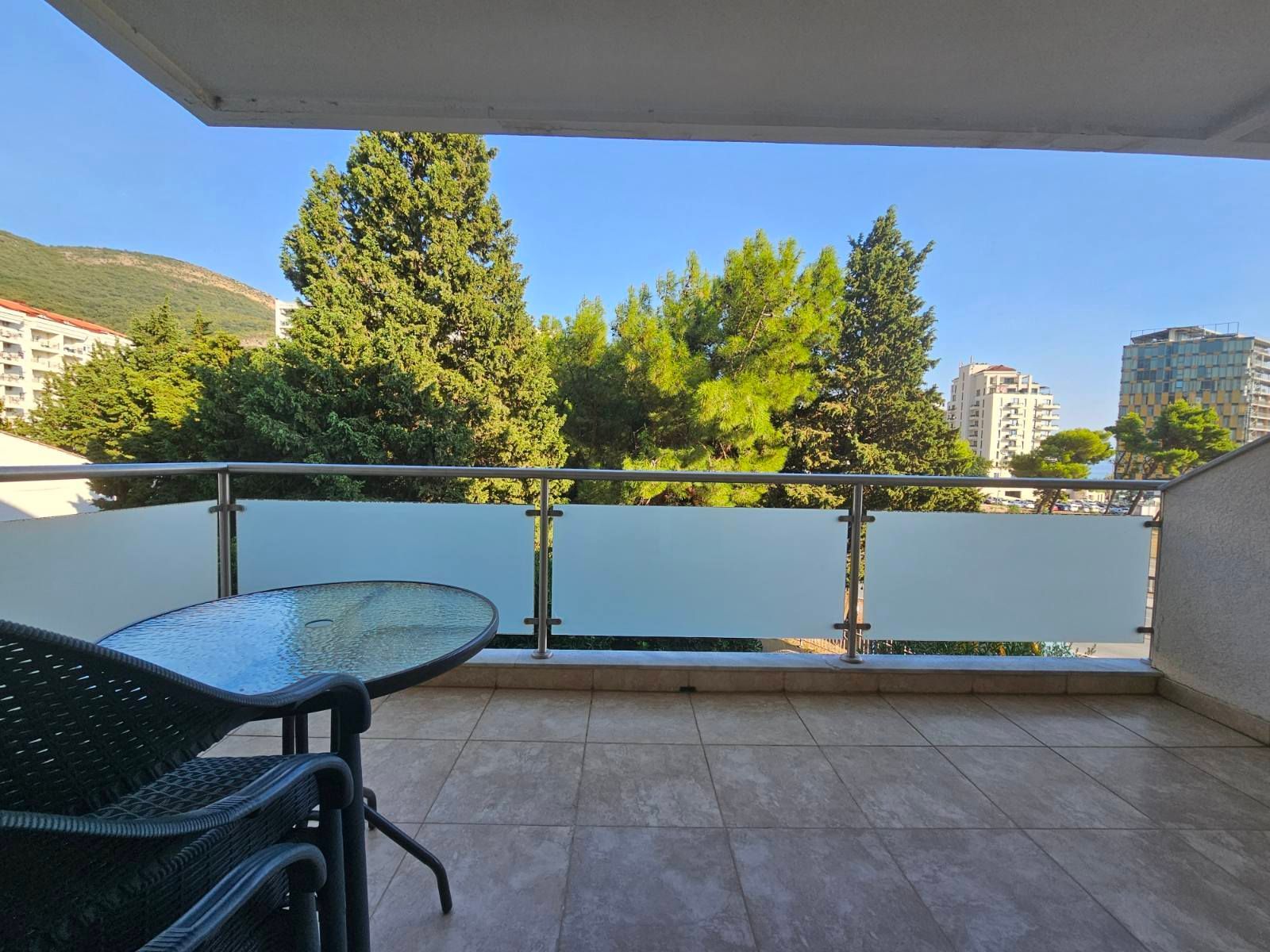 amforaproperty.com/Dvosoban namesten stan 90m2 sa pogledom na more na atraktivnoj lokaciji -Becici