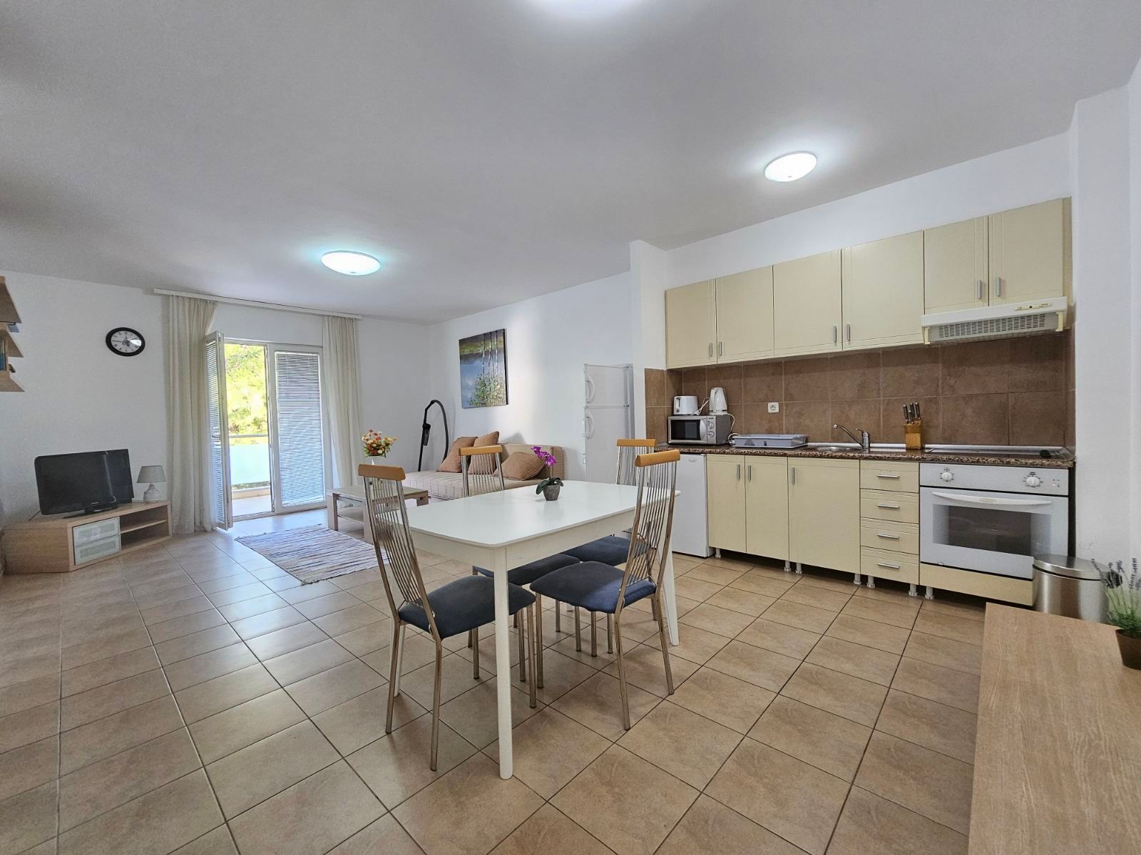 amforaproperty.com/Dvosoban namesten stan 90m2 sa pogledom na more na atraktivnoj lokaciji -Becici