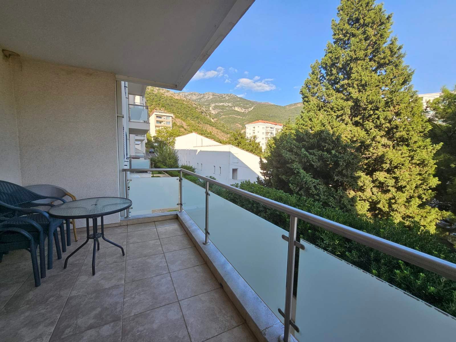 amforaproperty.com/Dvosoban namesten stan 90m2 sa pogledom na more na atraktivnoj lokaciji -Becici
