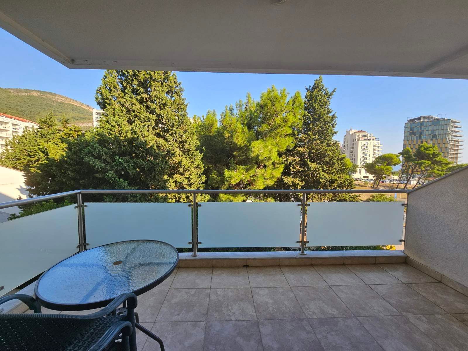 amforaproperty.com/Dvosoban namesten stan 90m2 sa pogledom na more na atraktivnoj lokaciji -Becici