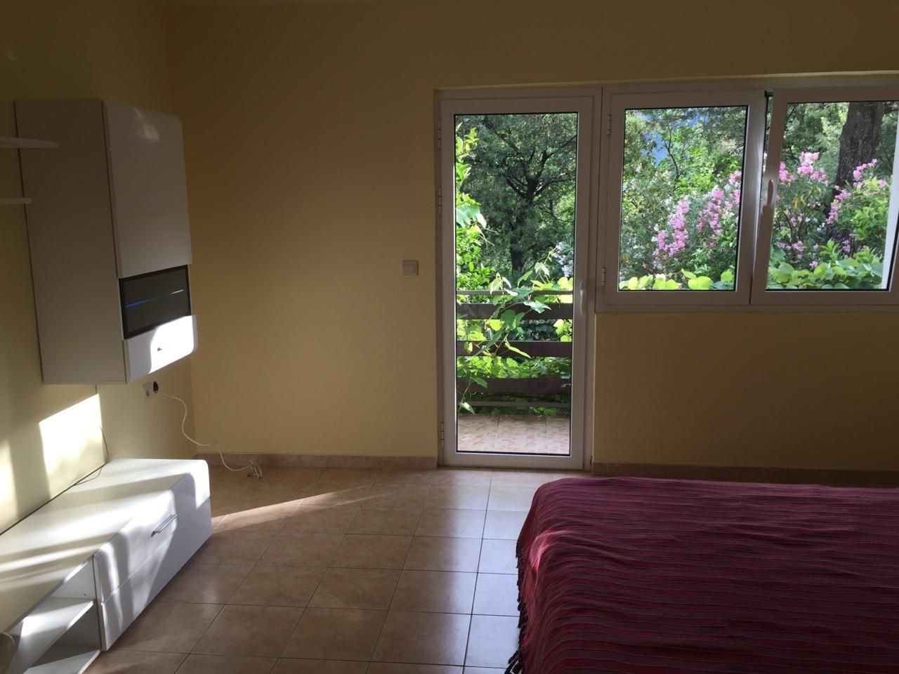 Prostrana kuća 300 m² sa pogledom na more-Budva,Lazi - Amfora Real Estate