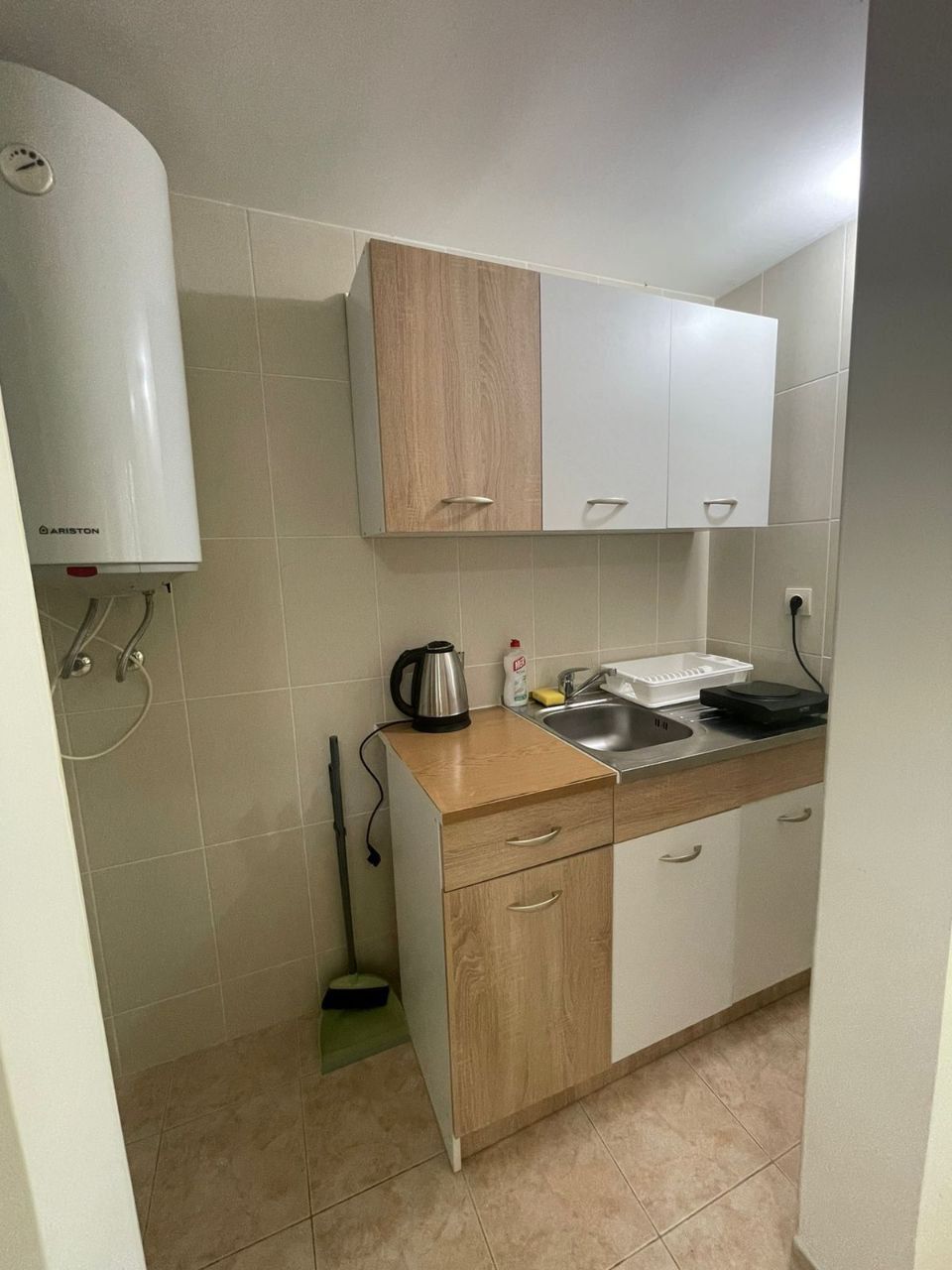 Prostrana kuća 300 m² sa pogledom na more-Budva,Lazi - Amfora Real Estate