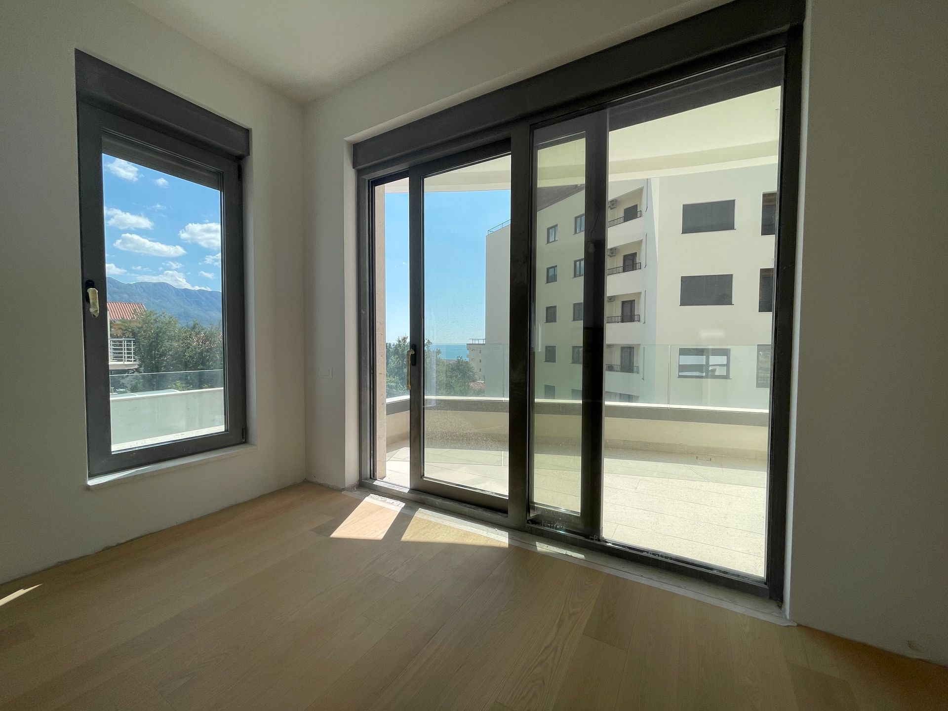 amforaproperty.com/Jednosoban stan 45m2+3m2 GRATIS zelene terase,u novom kompleksu sa bazenom, SPA i pogledom na more - BECICI
