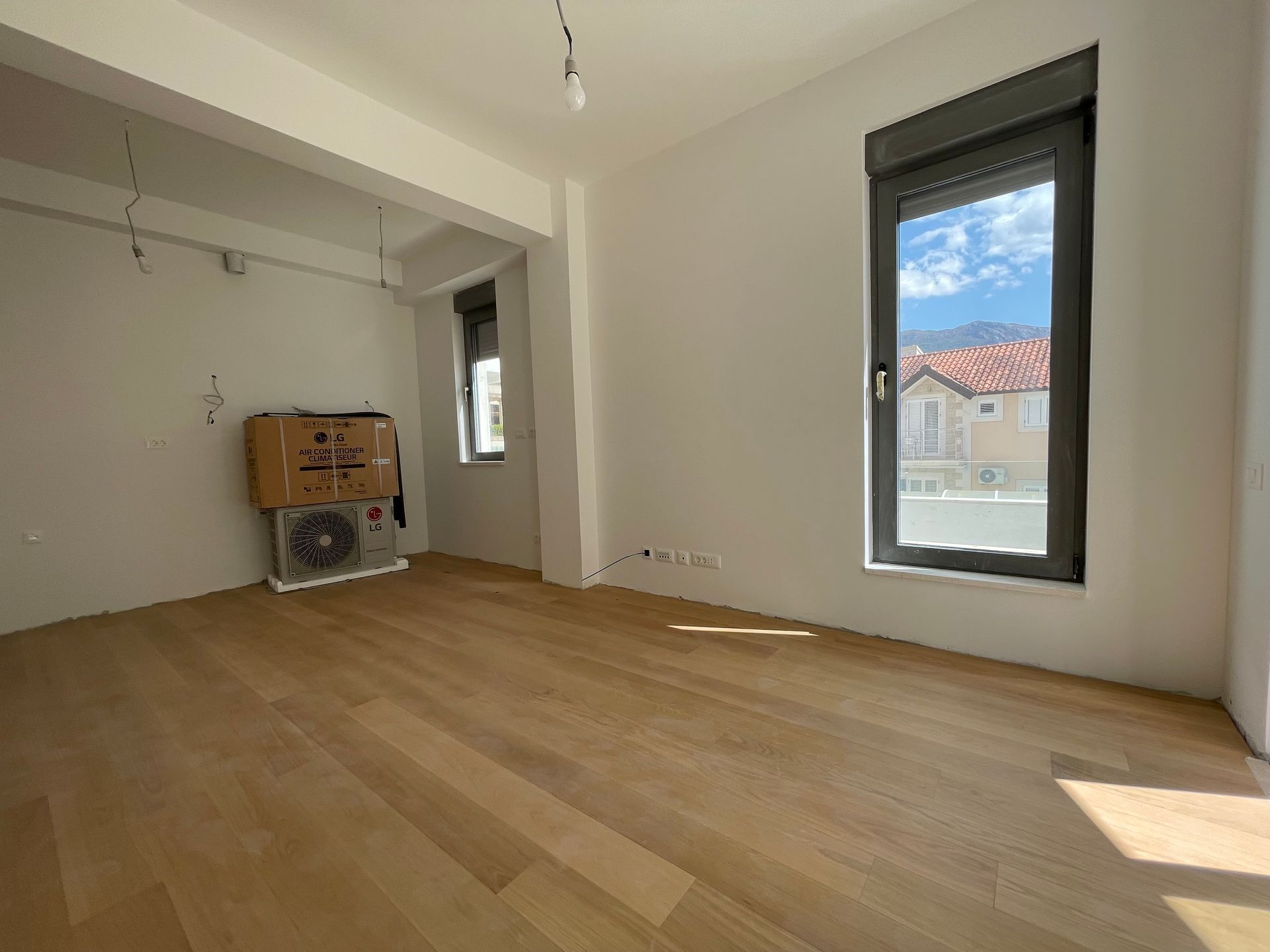 amforaproperty.com/Jednosoban stan 45m2+3m2 GRATIS zelene terase,u novom kompleksu sa bazenom, SPA i pogledom na more - BECICI