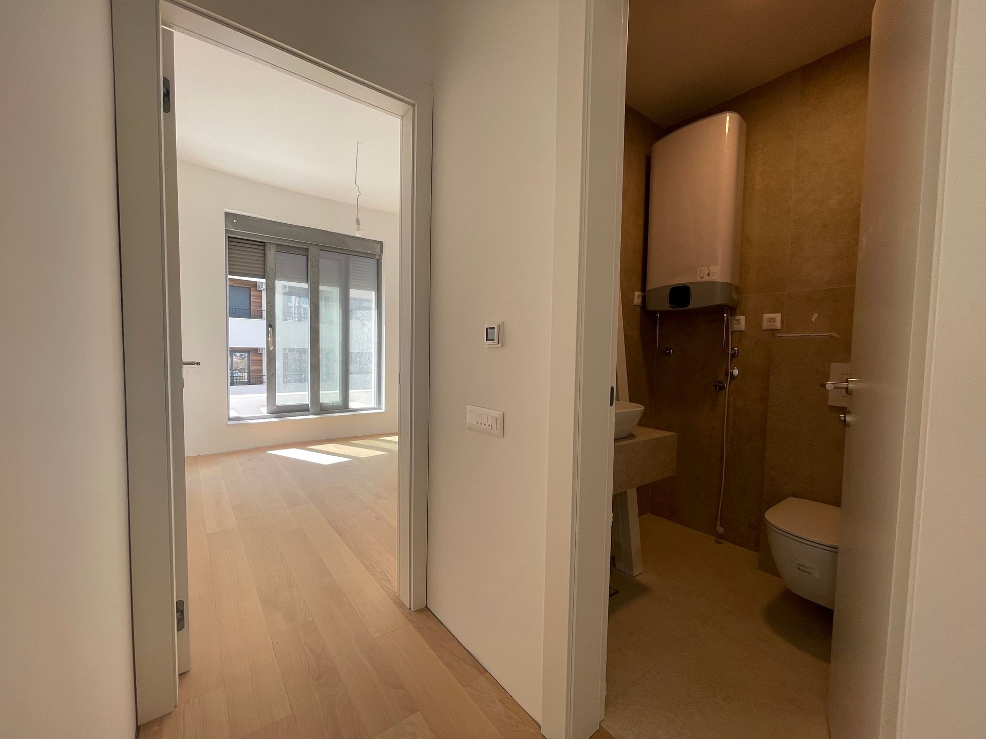 amforaproperty.com/Jednosoban stan 45m2+3m2 GRATIS zelene terase,u novom kompleksu sa bazenom, SPA i pogledom na more - BECICI