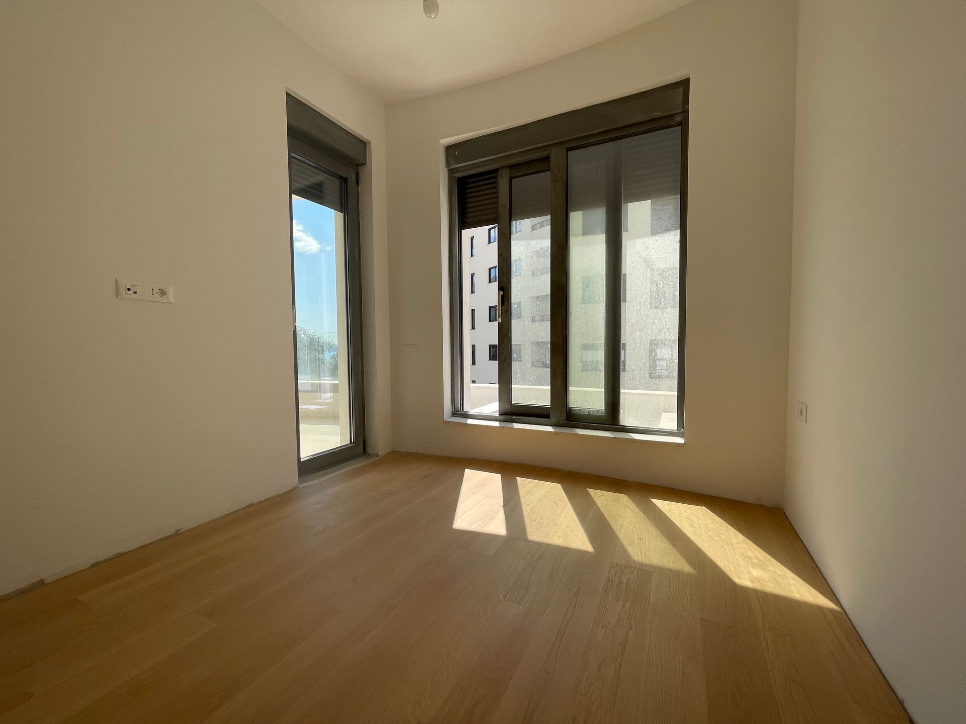 amforaproperty.com/Jednosoban stan 45m2+3m2 GRATIS zelene terase,u novom kompleksu sa bazenom, SPA i pogledom na more - BECICI
