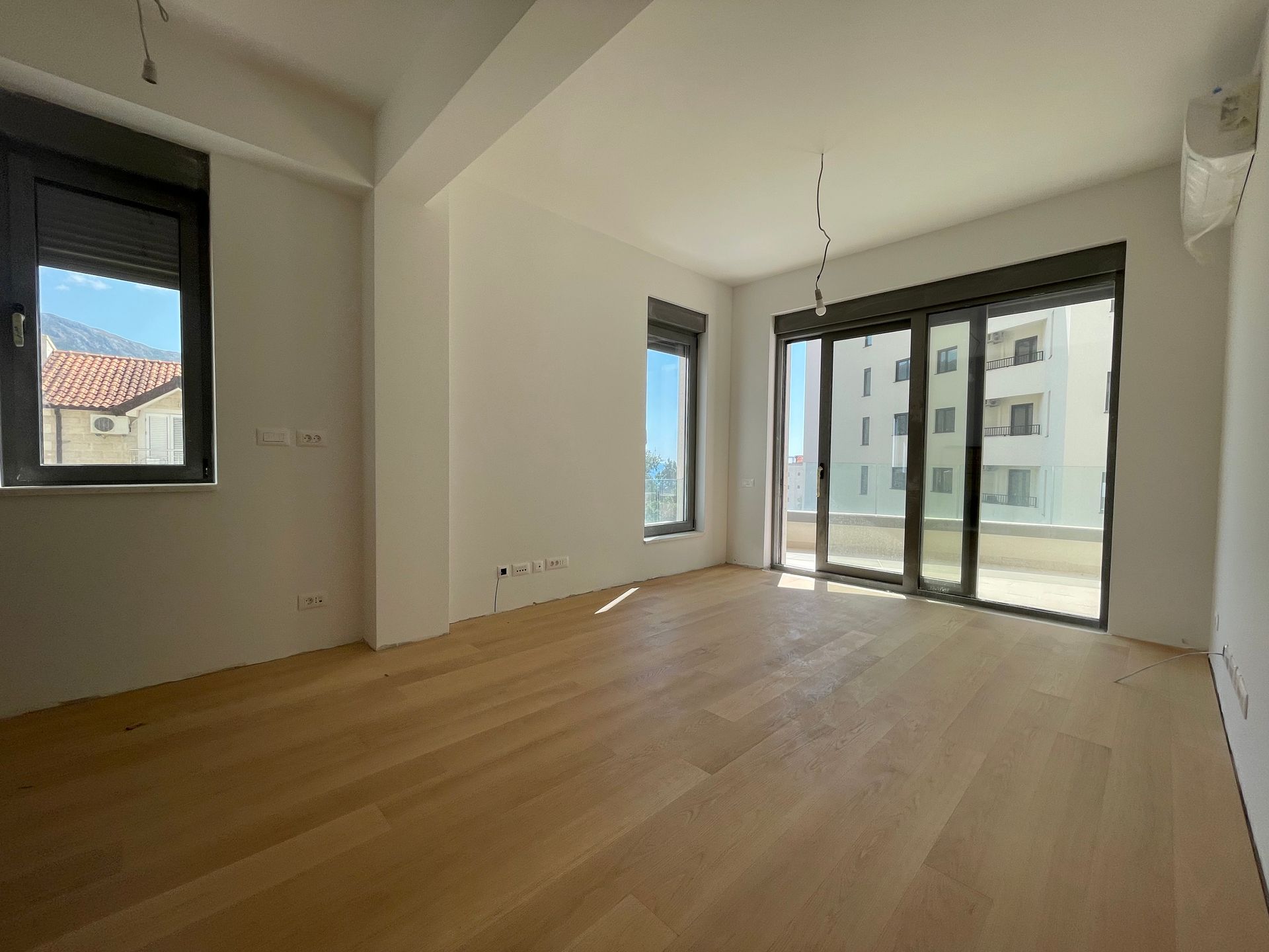 amforaproperty.com/Jednosoban stan 45m2+3m2 GRATIS zelene terase,u novom kompleksu sa bazenom, SPA i pogledom na more - BECICI