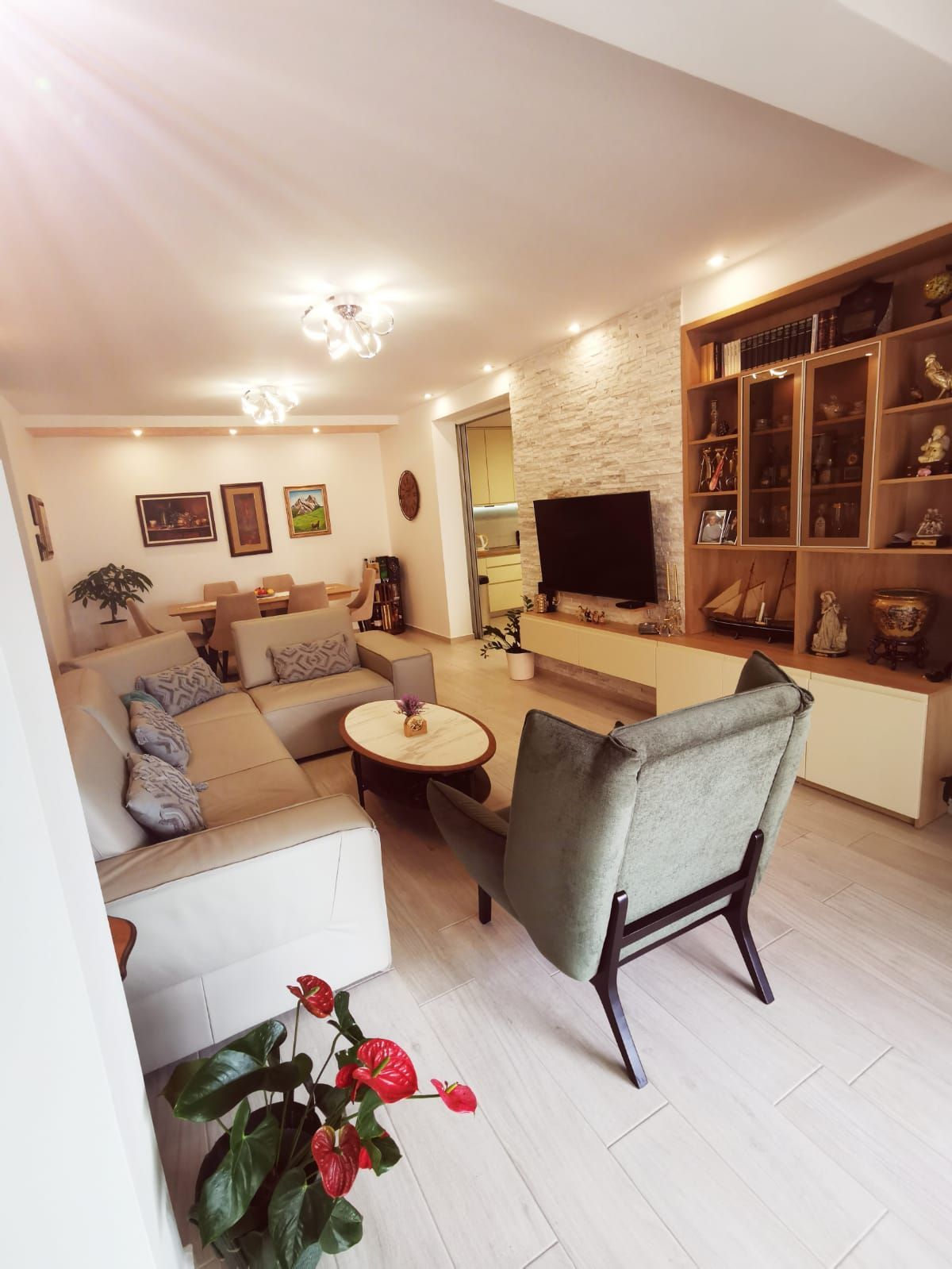 amforaproperty.com/Namešten jednosoban stan 61 m² + 23 m² terasa, sa pogledom na more – Dobrota, Kotor
