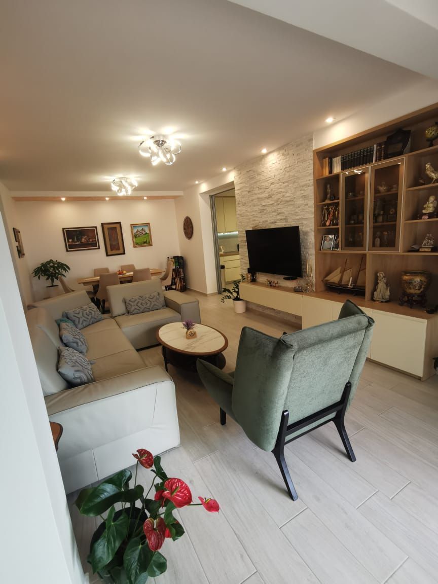 amforaproperty.com/Namešten jednosoban stan 61 m² + 23 m² terasa, sa pogledom na more – Dobrota, Kotor