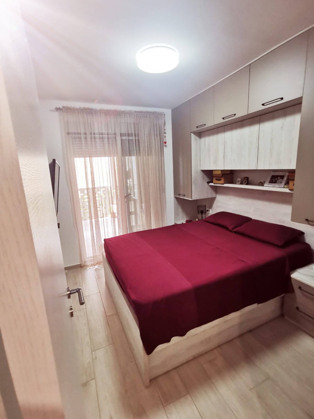 amforaproperty.com/Namešten jednosoban stan 61 m² + 23 m² terasa, sa pogledom na more – Dobrota, Kotor