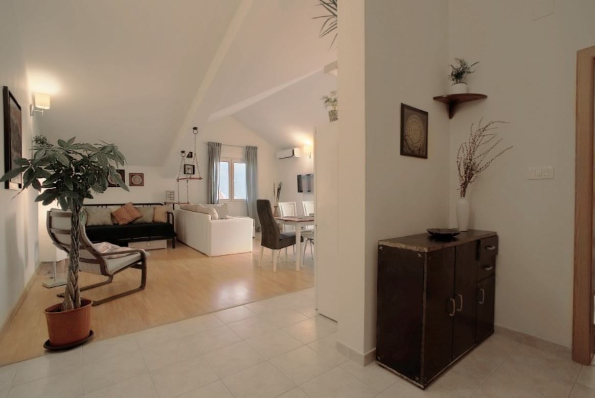 amforaproperty.com/Namešten dvosoban stan 82 m² sa pogledom na more i parkingom – Đenovići, Herceg Novi
