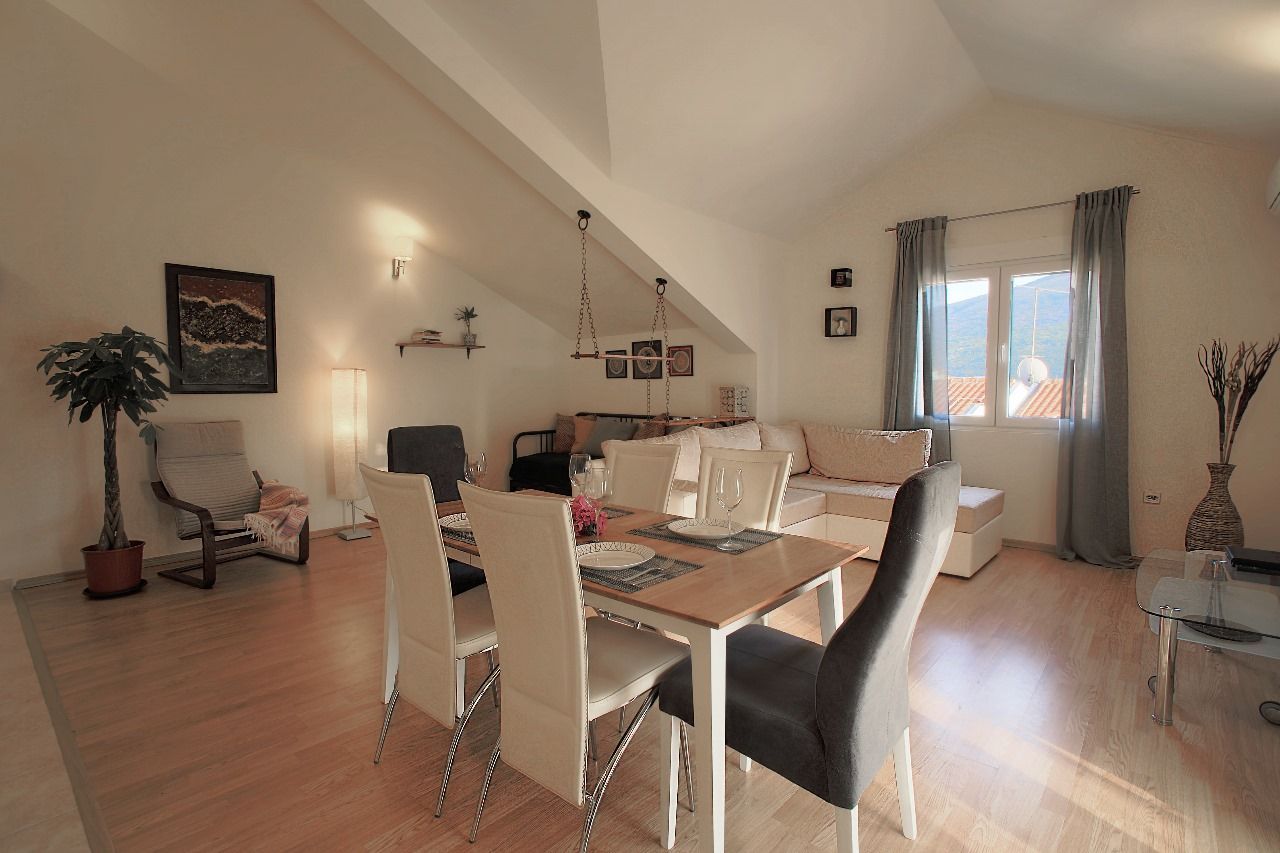amforaproperty.com/Namešten dvosoban stan 82 m² sa pogledom na more i parkingom – Đenovići, Herceg Novi