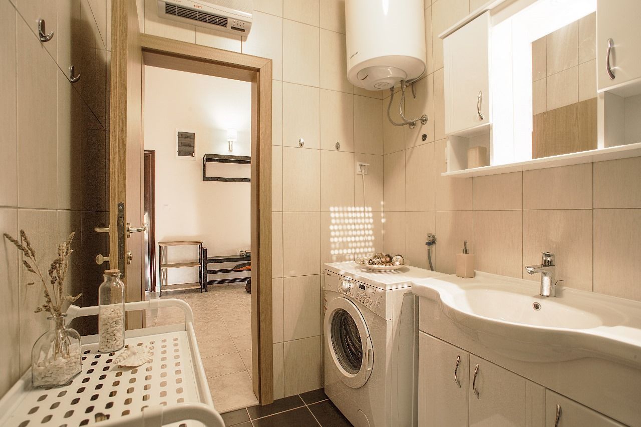 amforaproperty.com/Namešten dvosoban stan 82 m² sa pogledom na more i parkingom – Đenovići, Herceg Novi