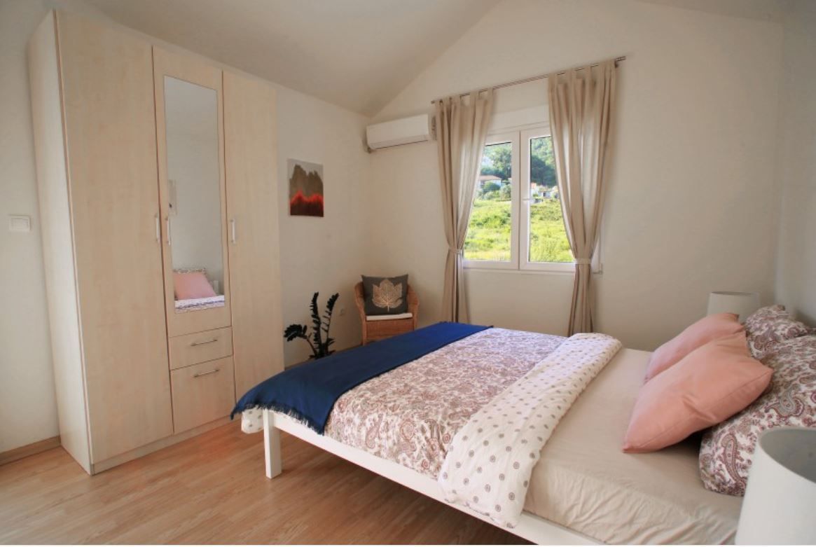 amforaproperty.com/Namešten dvosoban stan 82 m² sa pogledom na more i parkingom – Đenovići, Herceg Novi