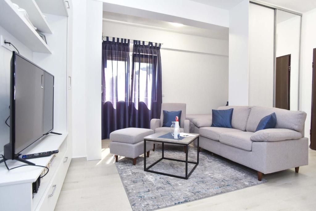 amforaproperty.com/Moderno opremljen studio apartman 32m2 sa pogledom na more, 150 m od plaže – Bečići | Hitna prodaja
