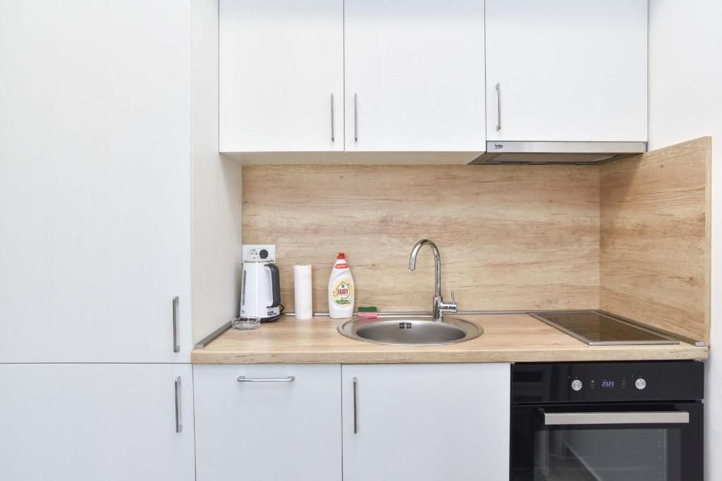 amforaproperty.com/Moderno opremljen studio apartman 32m2 sa pogledom na more, 150 m od plaže – Bečići | Hitna prodaja
