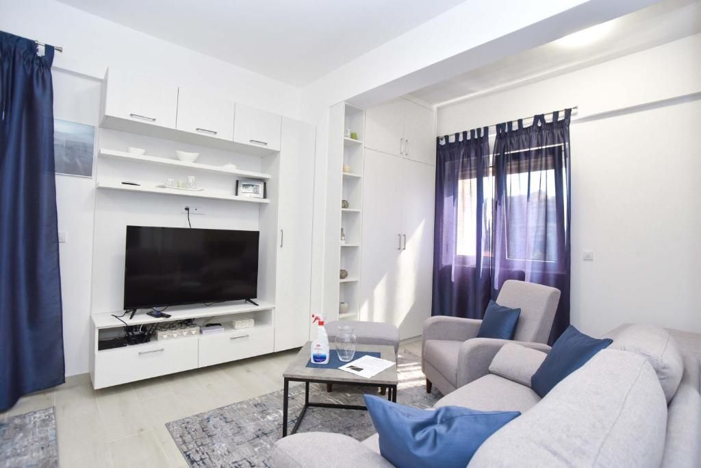 amforaproperty.com/Moderno opremljen studio apartman 32m2 sa pogledom na more, 150 m od plaže – Bečići | Hitna prodaja