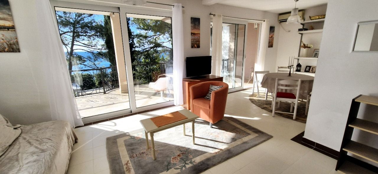 amforaproperty.com/Kuća 220 m² sa panoramskim pogledom na more – Bar, Zeleni pojas
