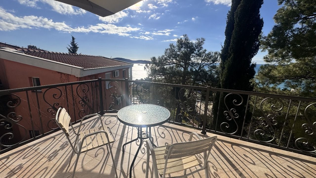 amforaproperty.com/Kuća 220 m² sa panoramskim pogledom na more – Bar, Zeleni pojas