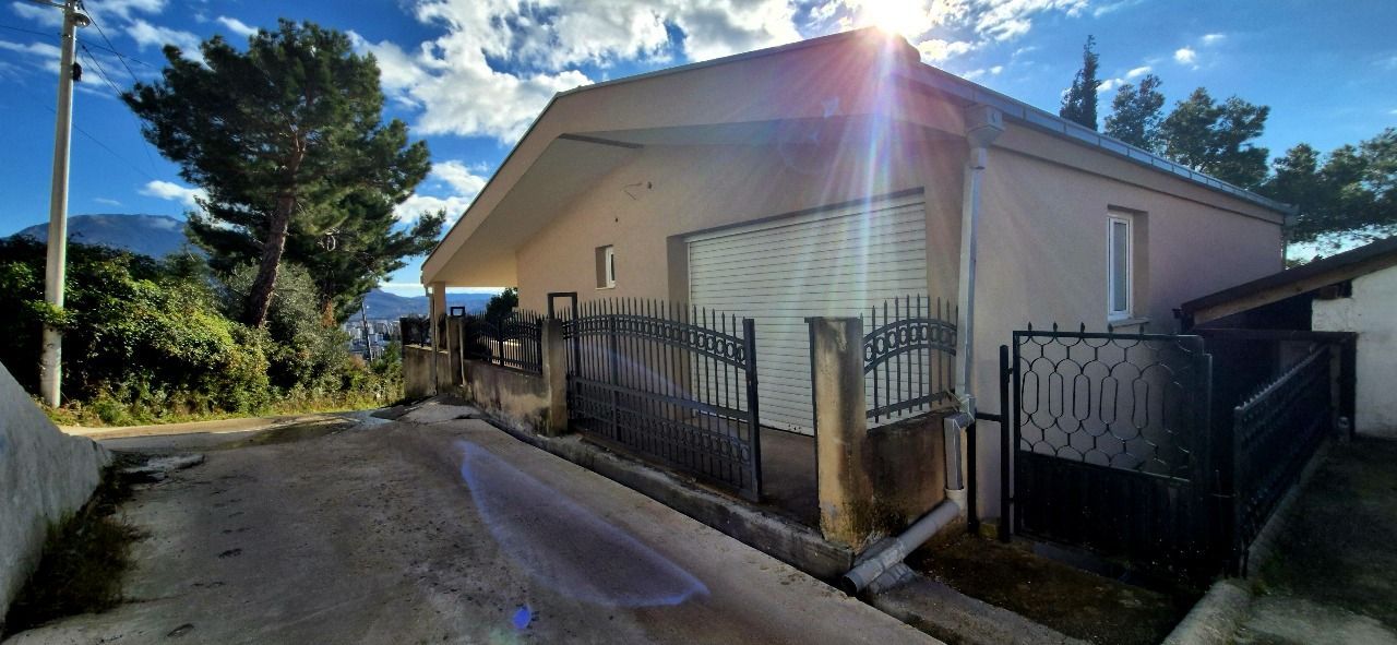 amforaproperty.com/Kuća 220 m² sa panoramskim pogledom na more – Bar, Zeleni pojas