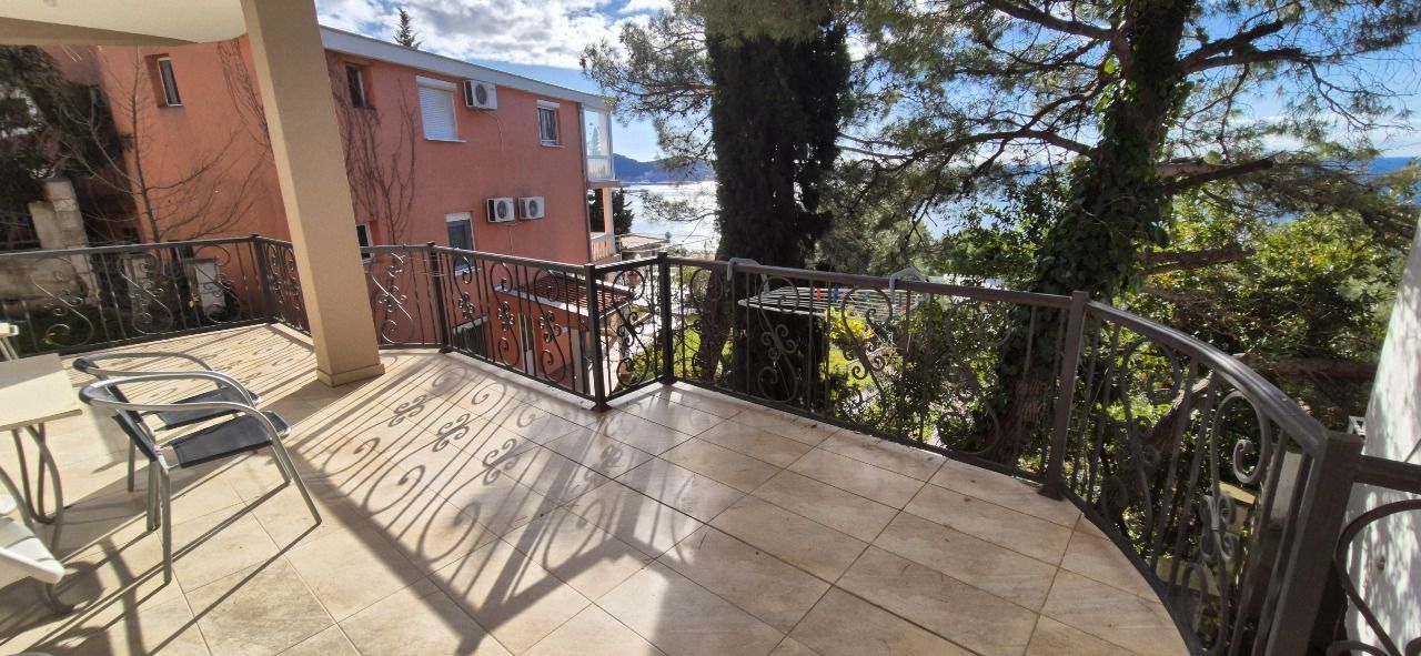 amforaproperty.com/Kuća 220 m² sa panoramskim pogledom na more – Bar, Zeleni pojas