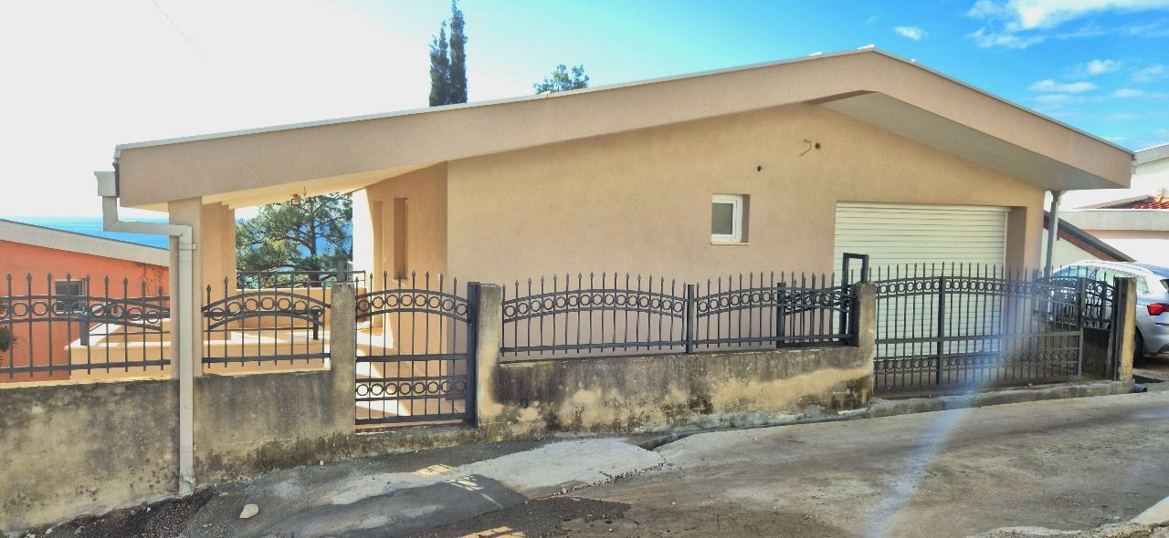 amforaproperty.com/Kuća 220 m² sa panoramskim pogledom na more – Bar, Zeleni pojas
